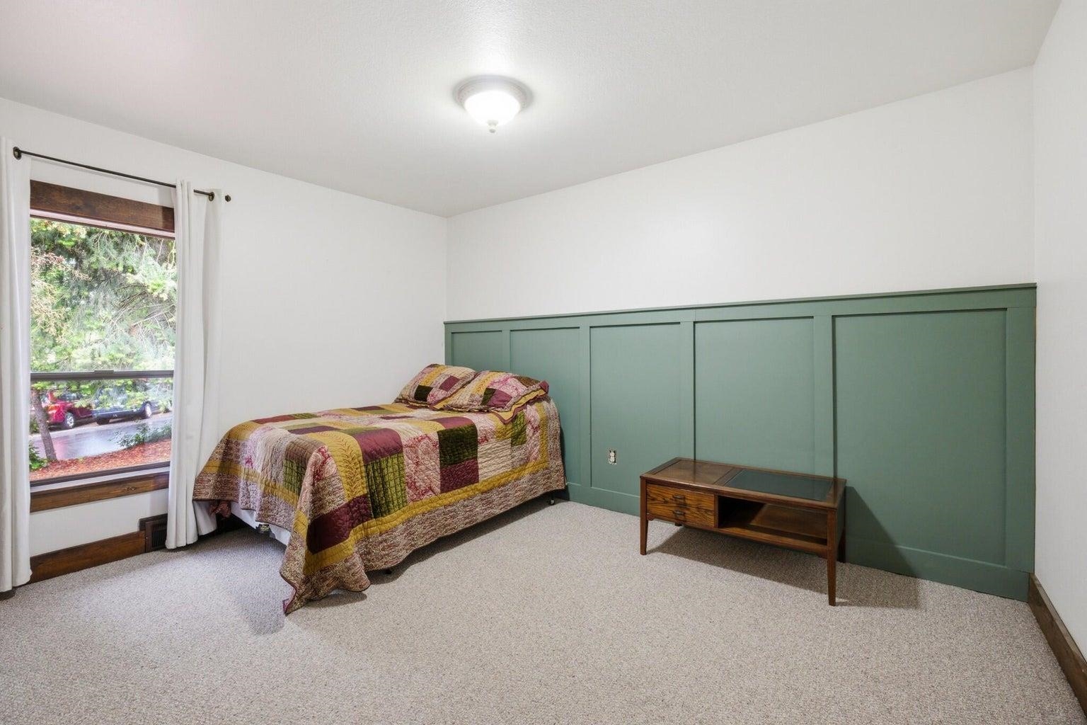 1045 E 8Th Ave - Photo 32