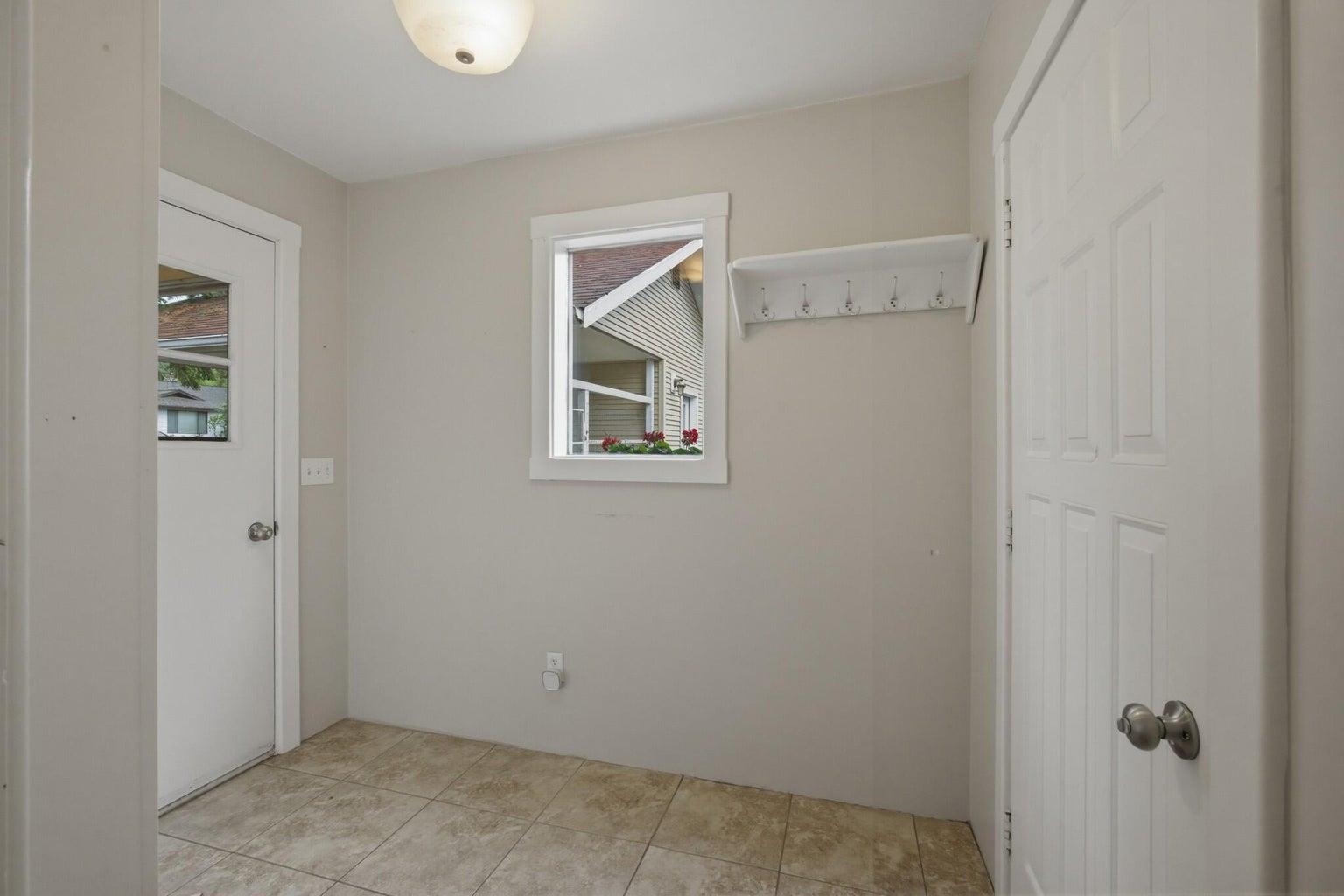 1045 E 8Th Ave - Photo 34