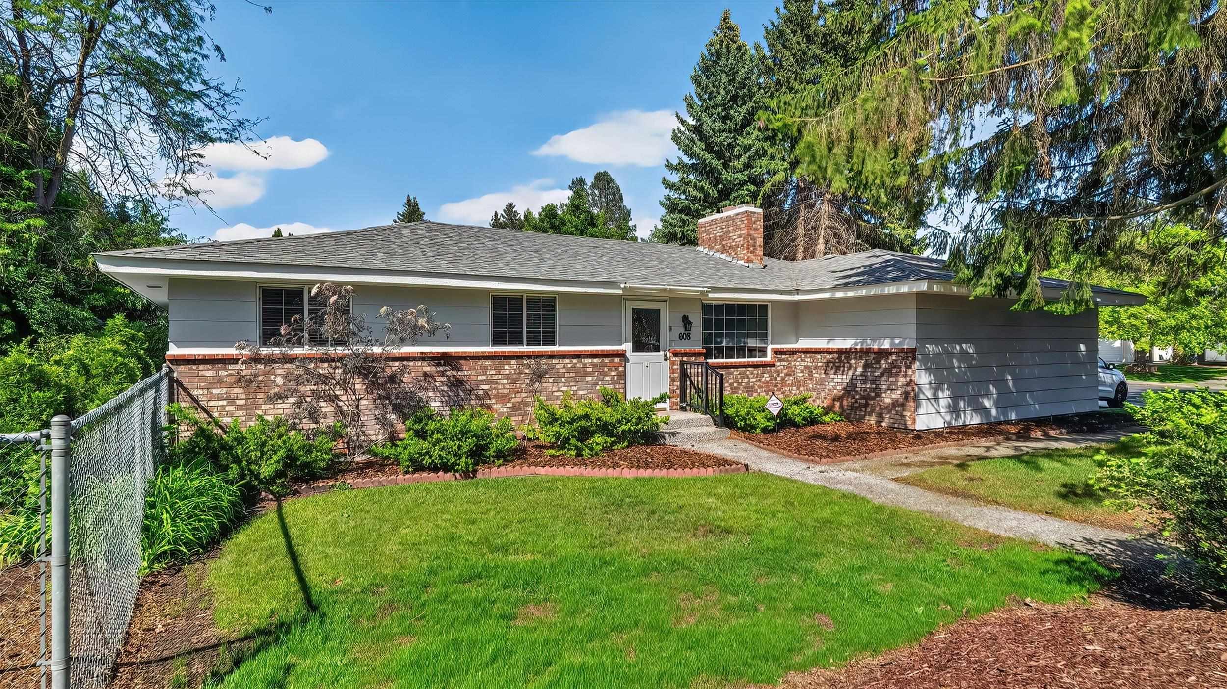 608 W Regina Ave - Photo 1