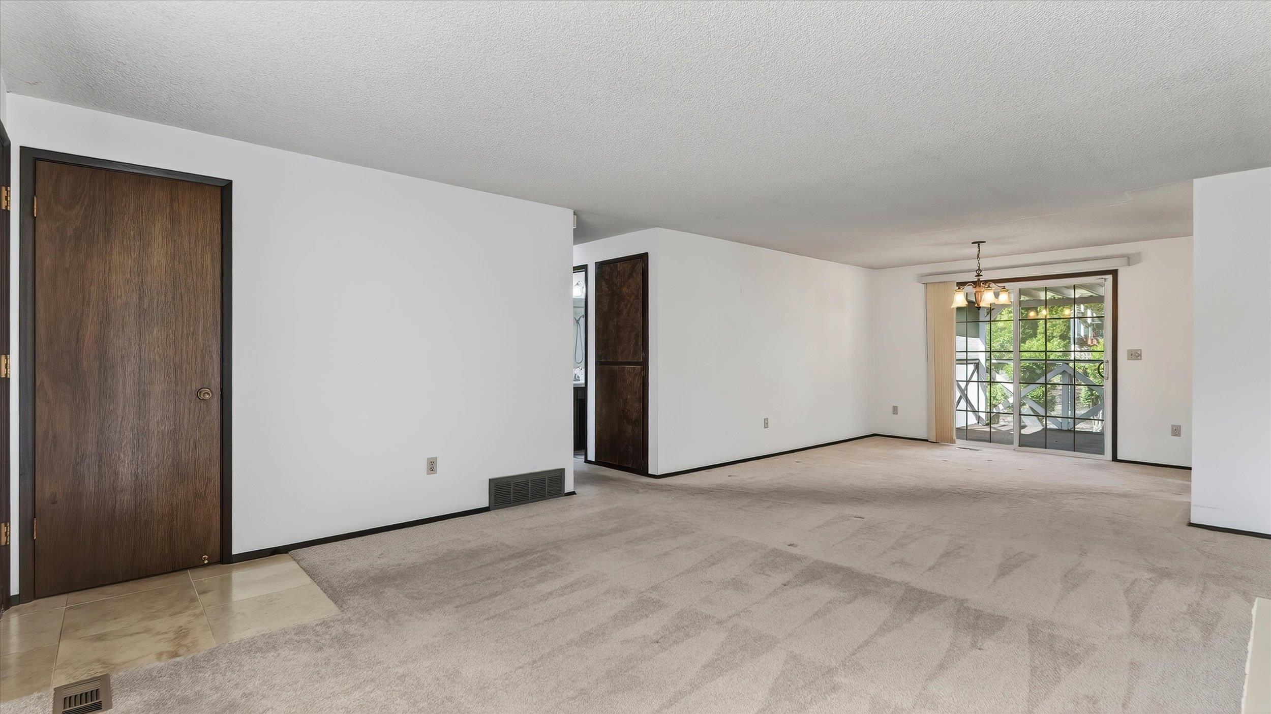 608 W Regina Ave - Photo 4