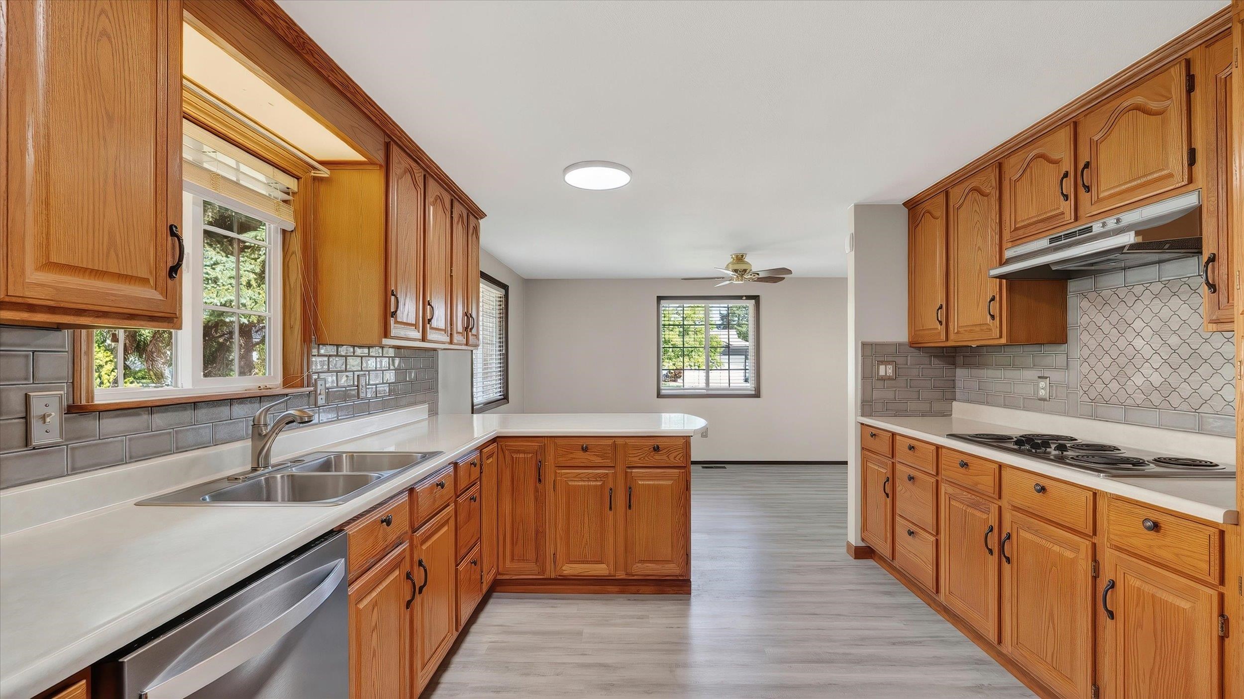608 W Regina Ave - Photo 9