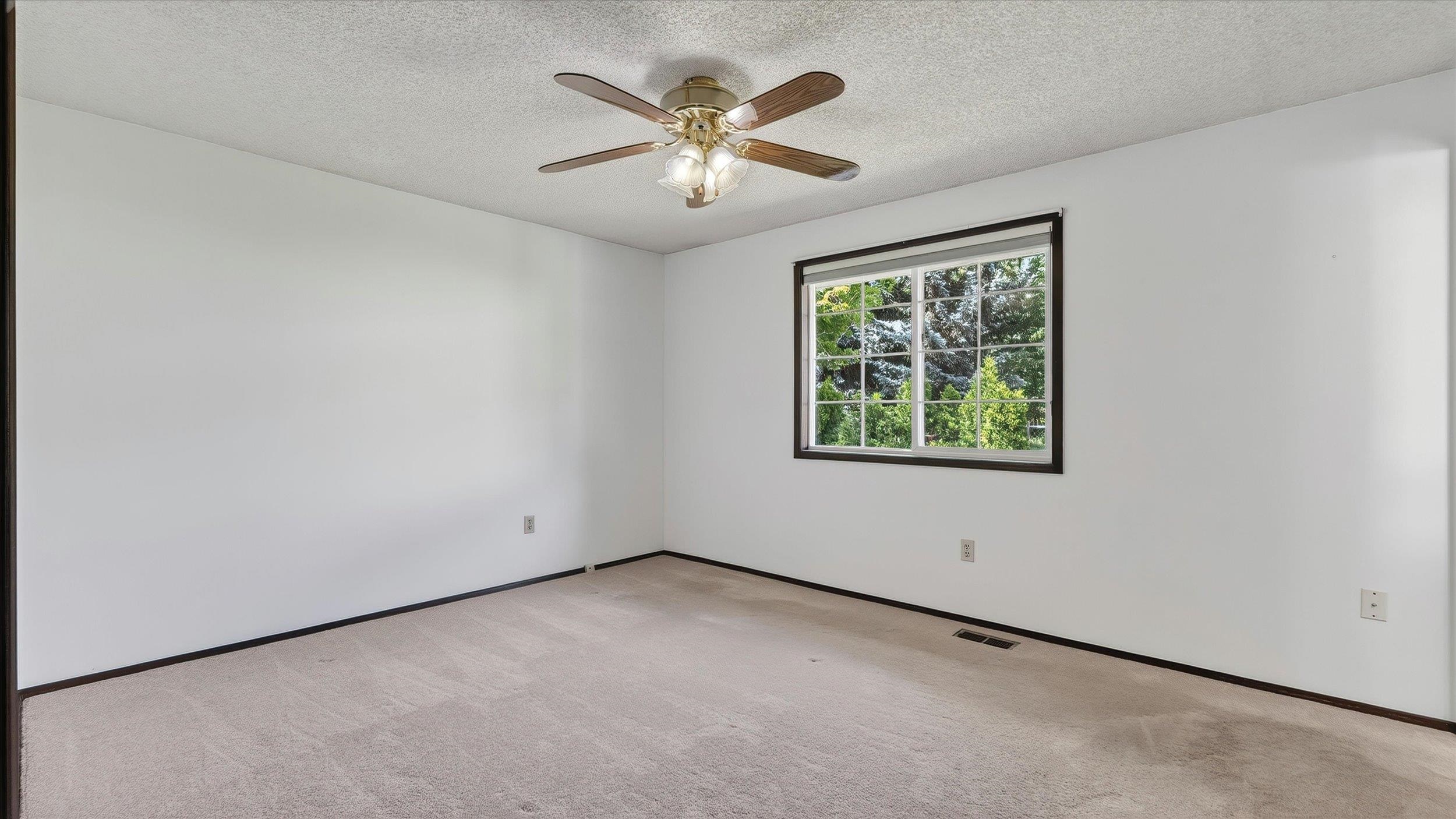 608 W Regina Ave - Photo 15