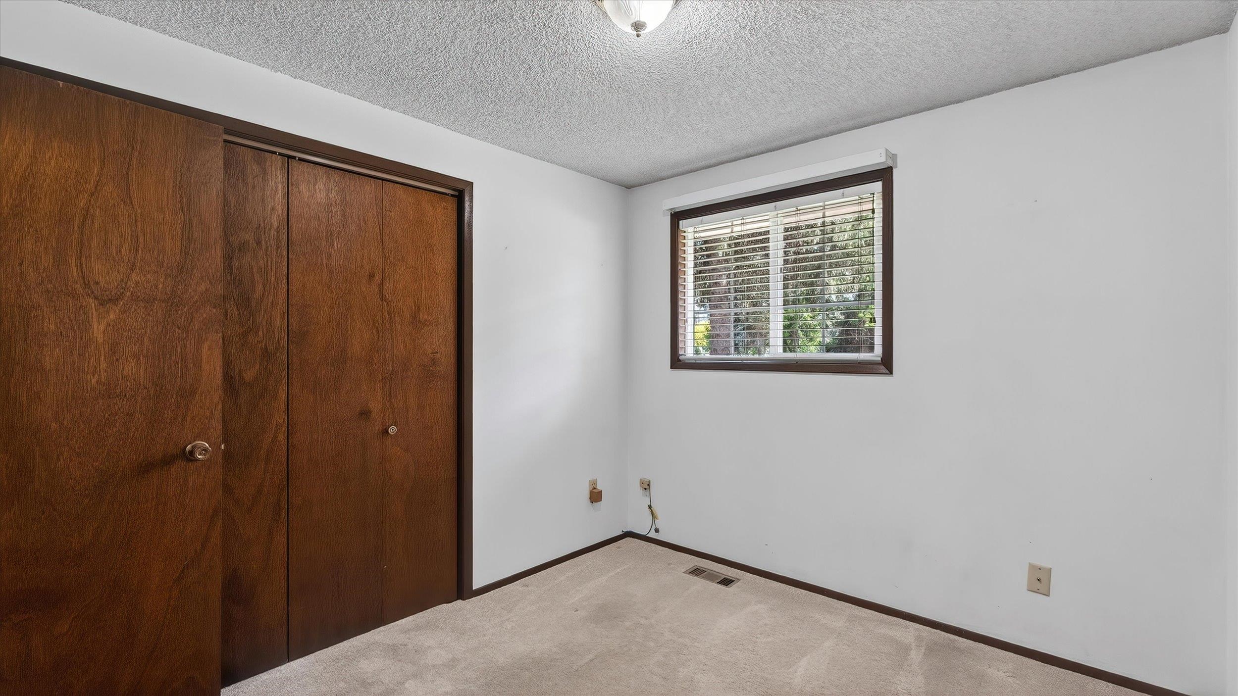 608 W Regina Ave - Photo 18