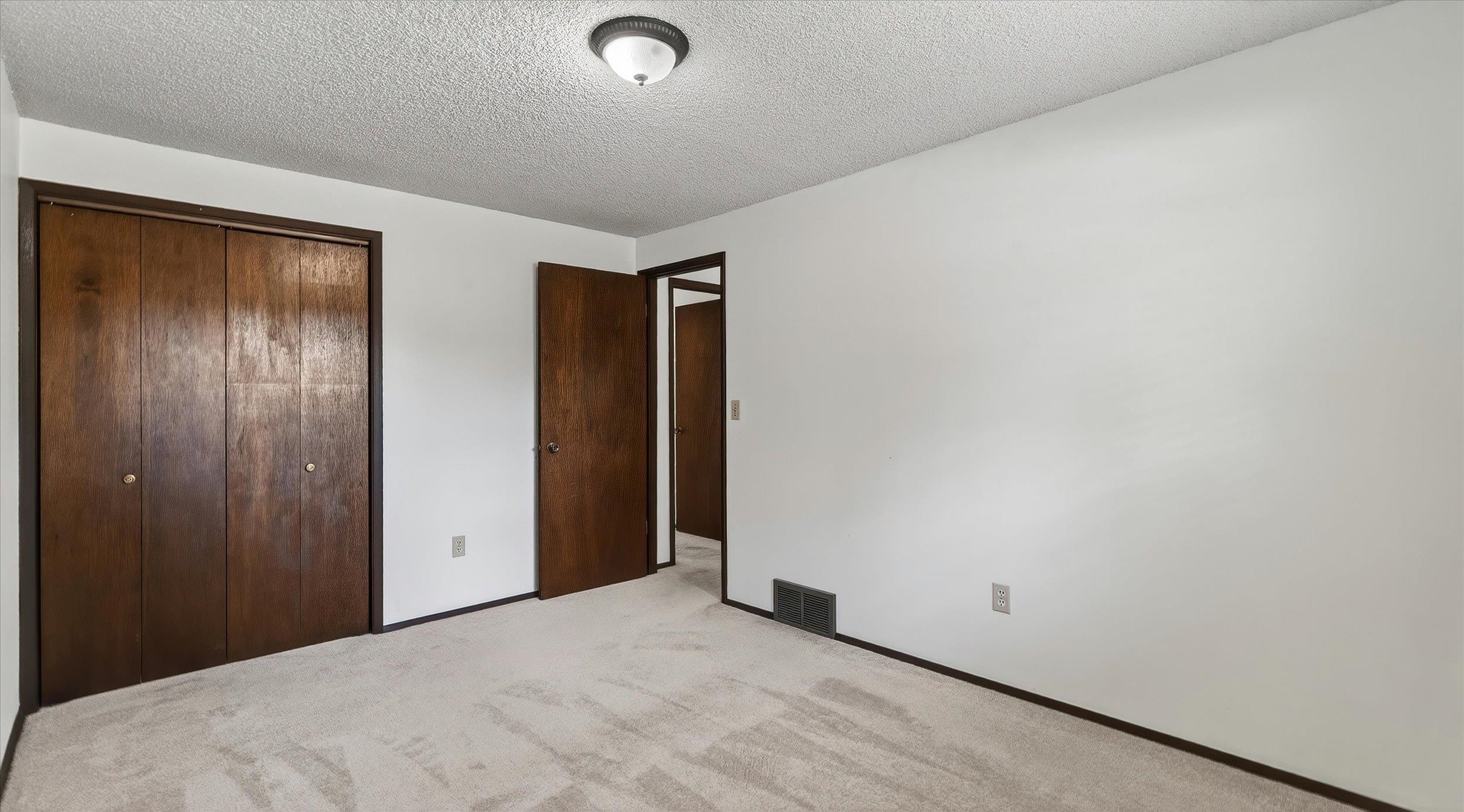 608 W Regina Ave - Photo 21