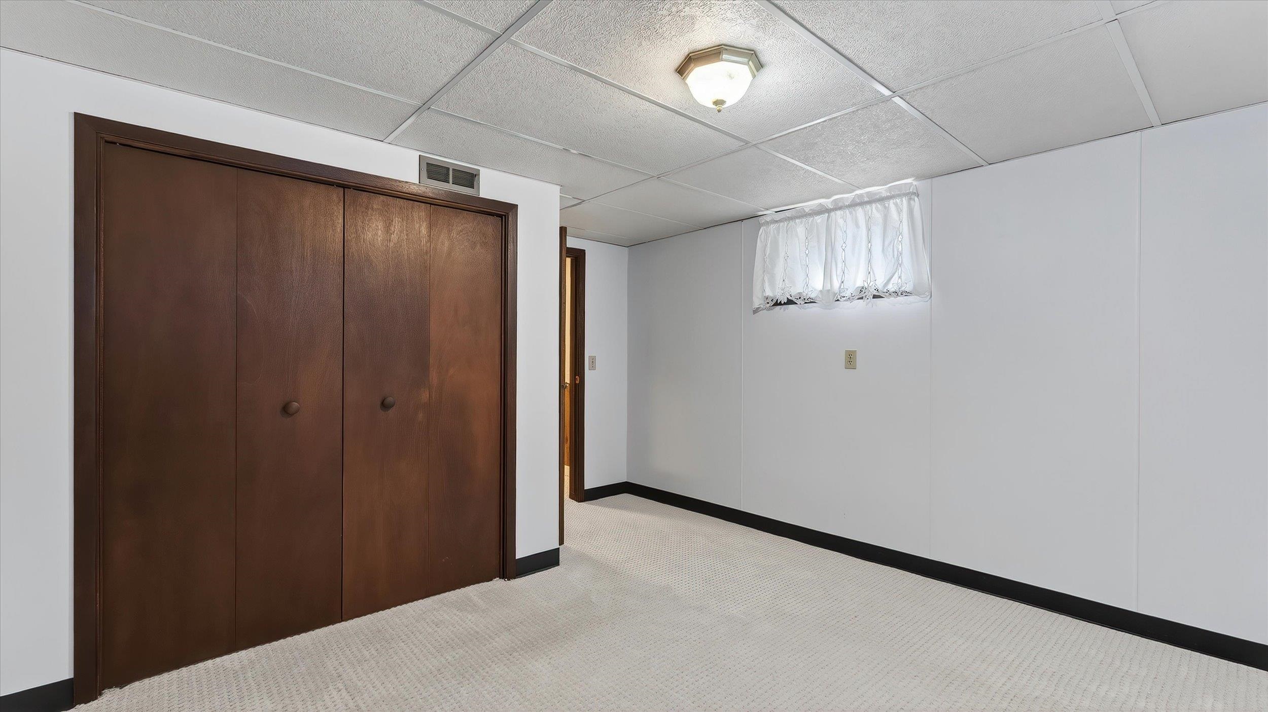 608 W Regina Ave - Photo 26