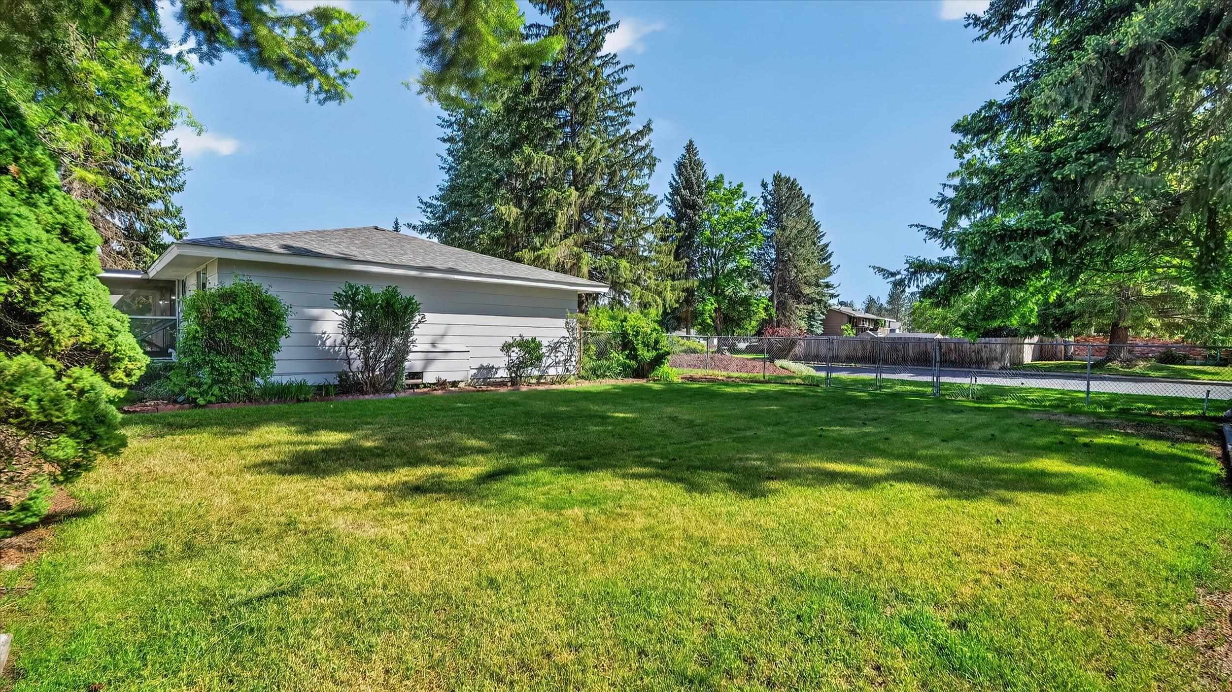 608 W Regina Ave - Photo 31