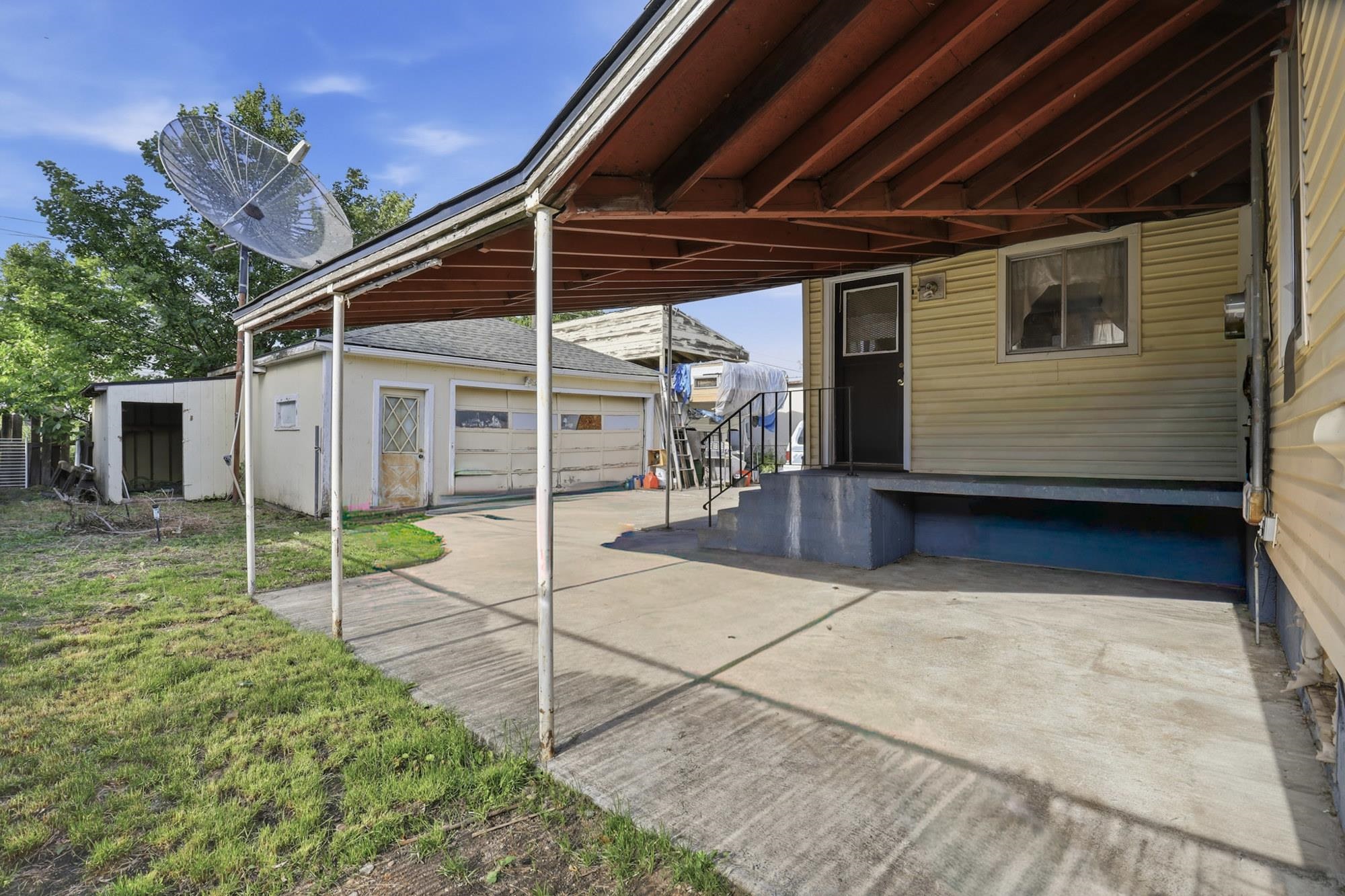 223 E Kiernan Ave - Photo 22