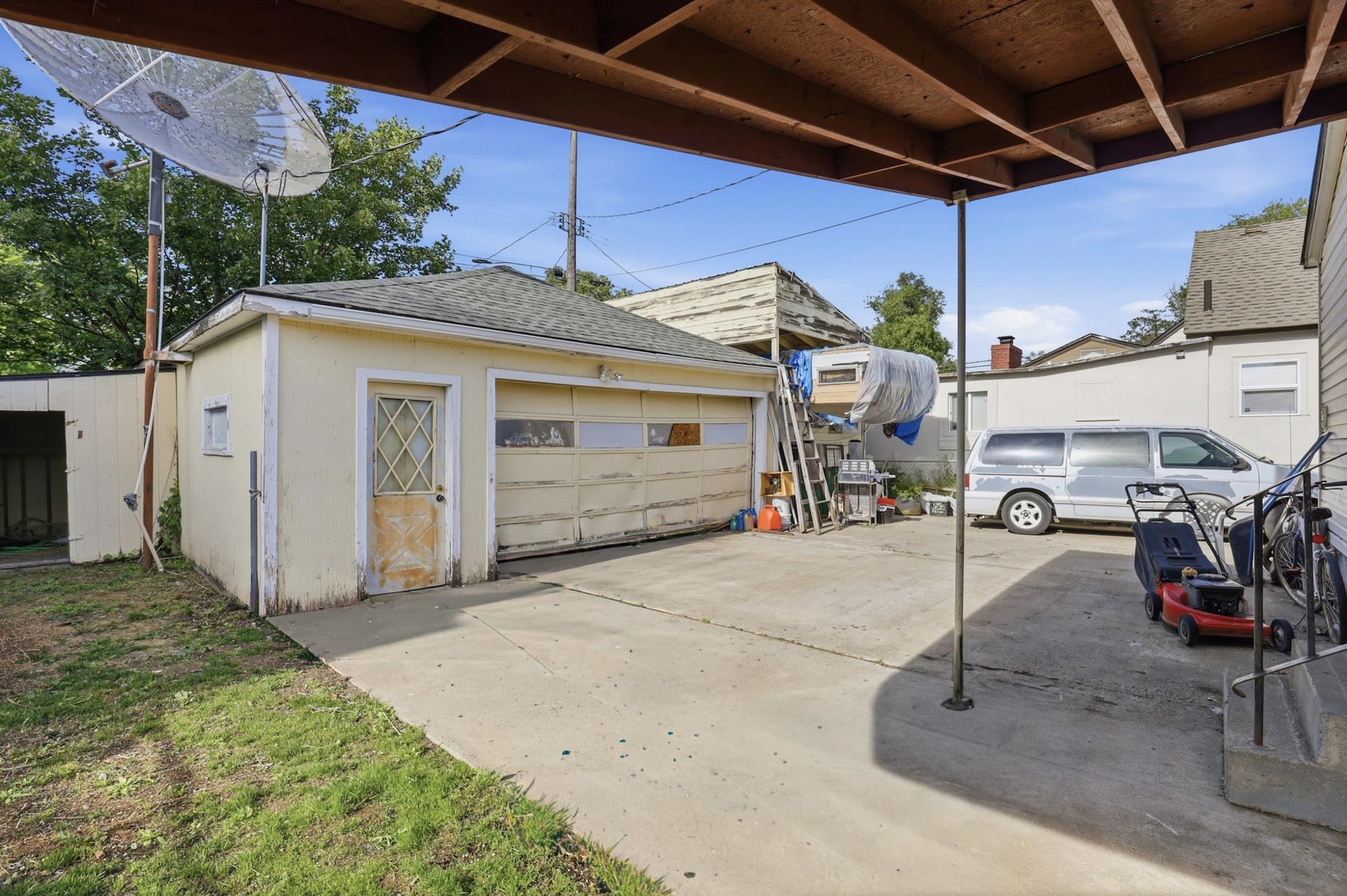 223 E Kiernan Ave - Photo 23