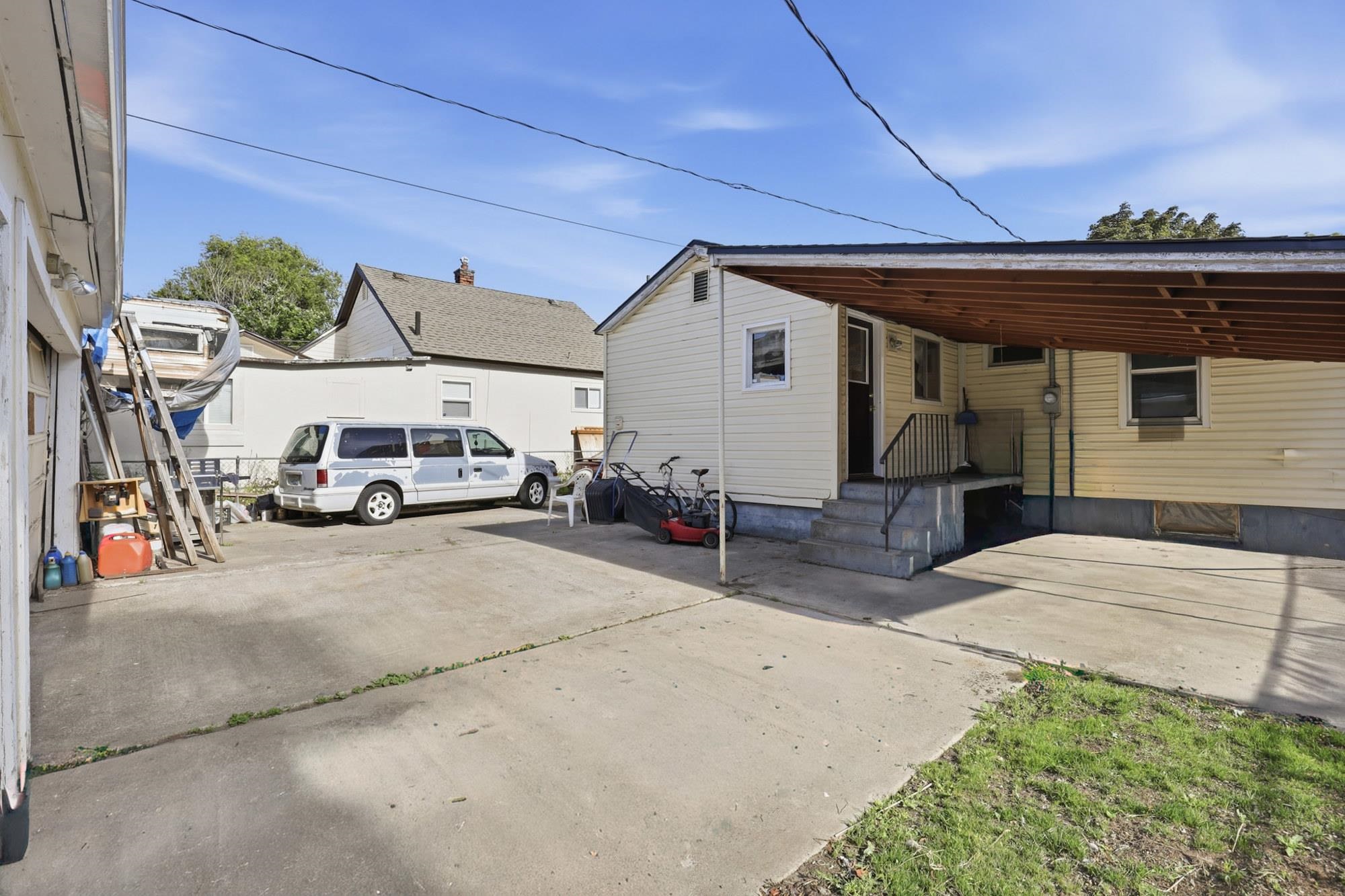223 E Kiernan Ave - Photo 24