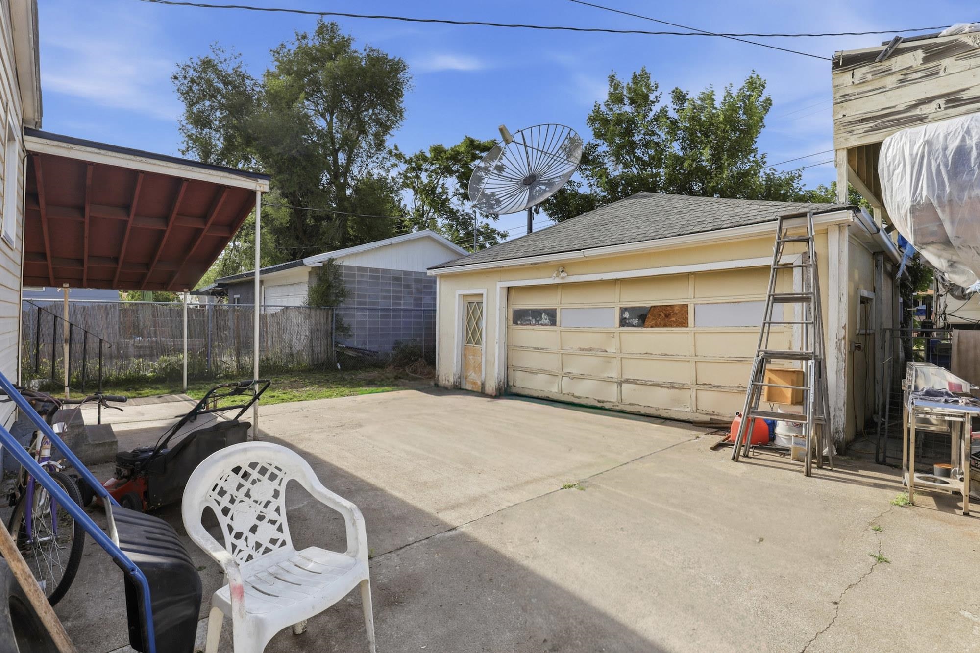 223 E Kiernan Ave - Photo 26