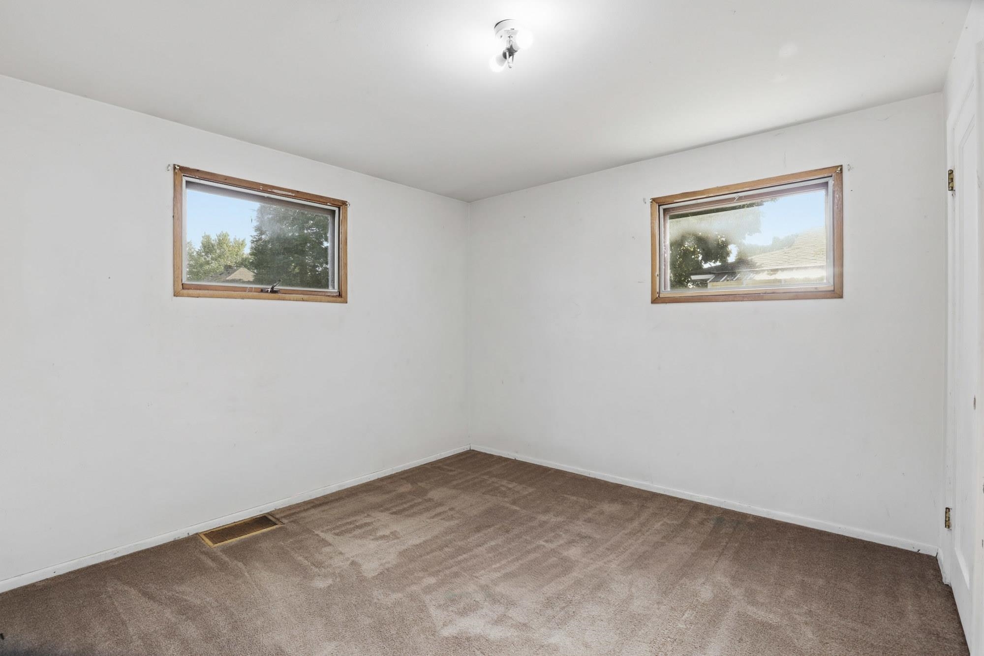 223 E Kiernan Ave - Photo 7