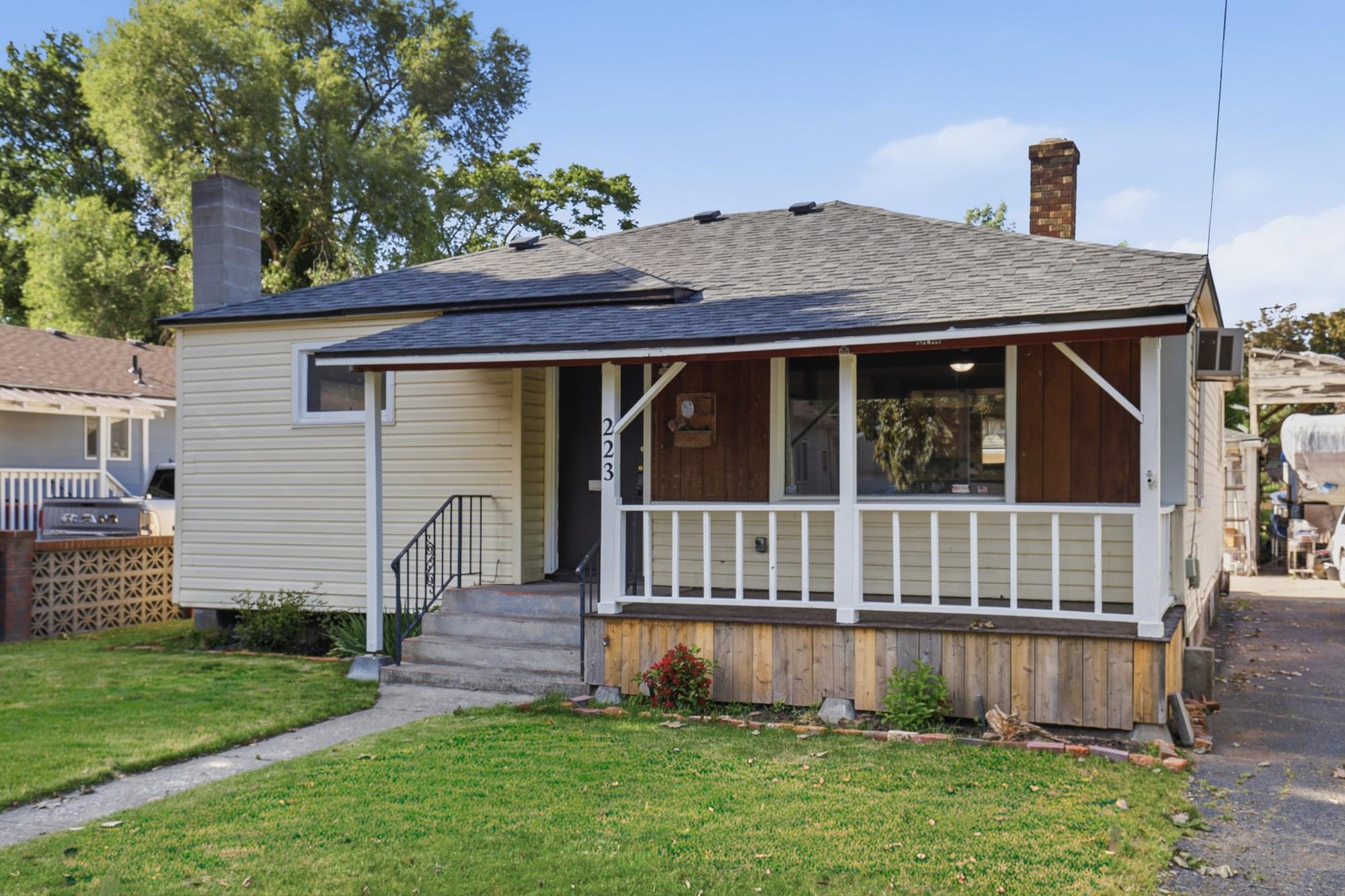 223 E Kiernan Ave - Photo 2