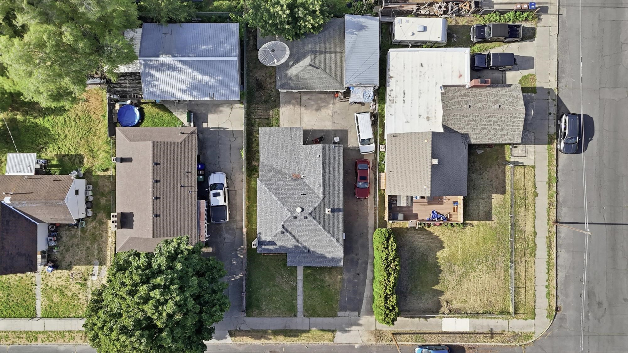 223 E Kiernan Ave - Photo 32