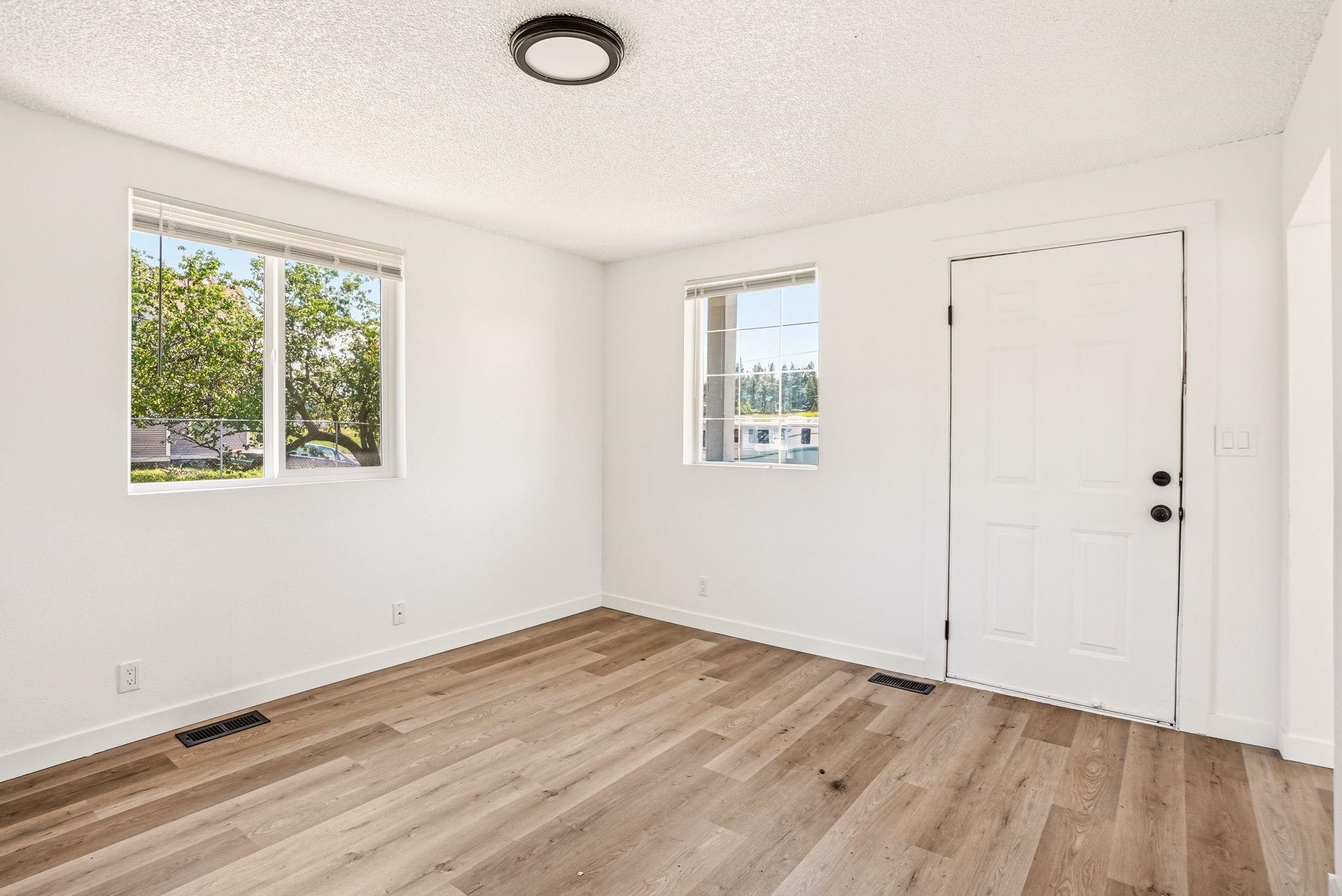 1411 E 2nd Ave - Photo 4