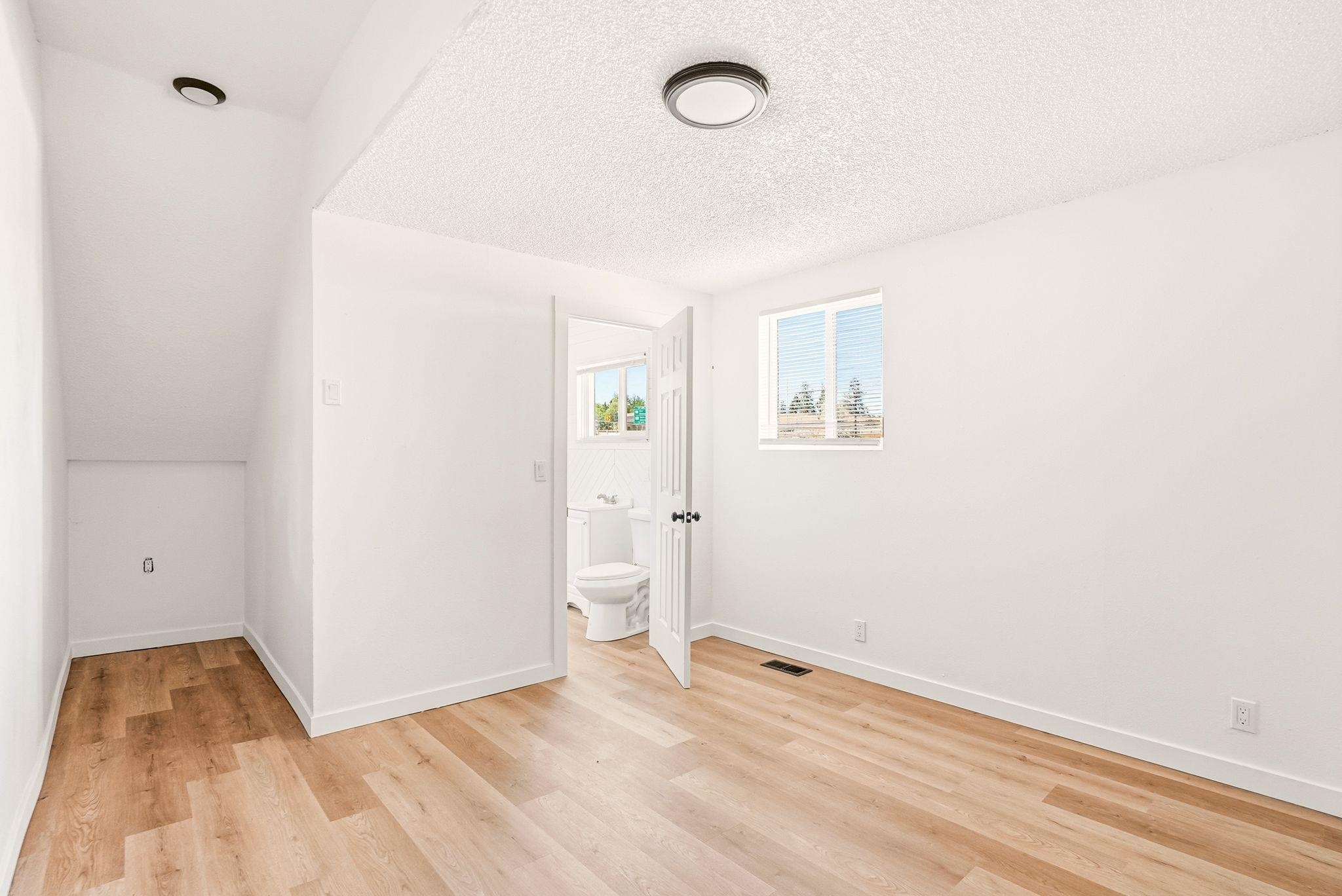 1411 E 2nd Ave - Photo 20