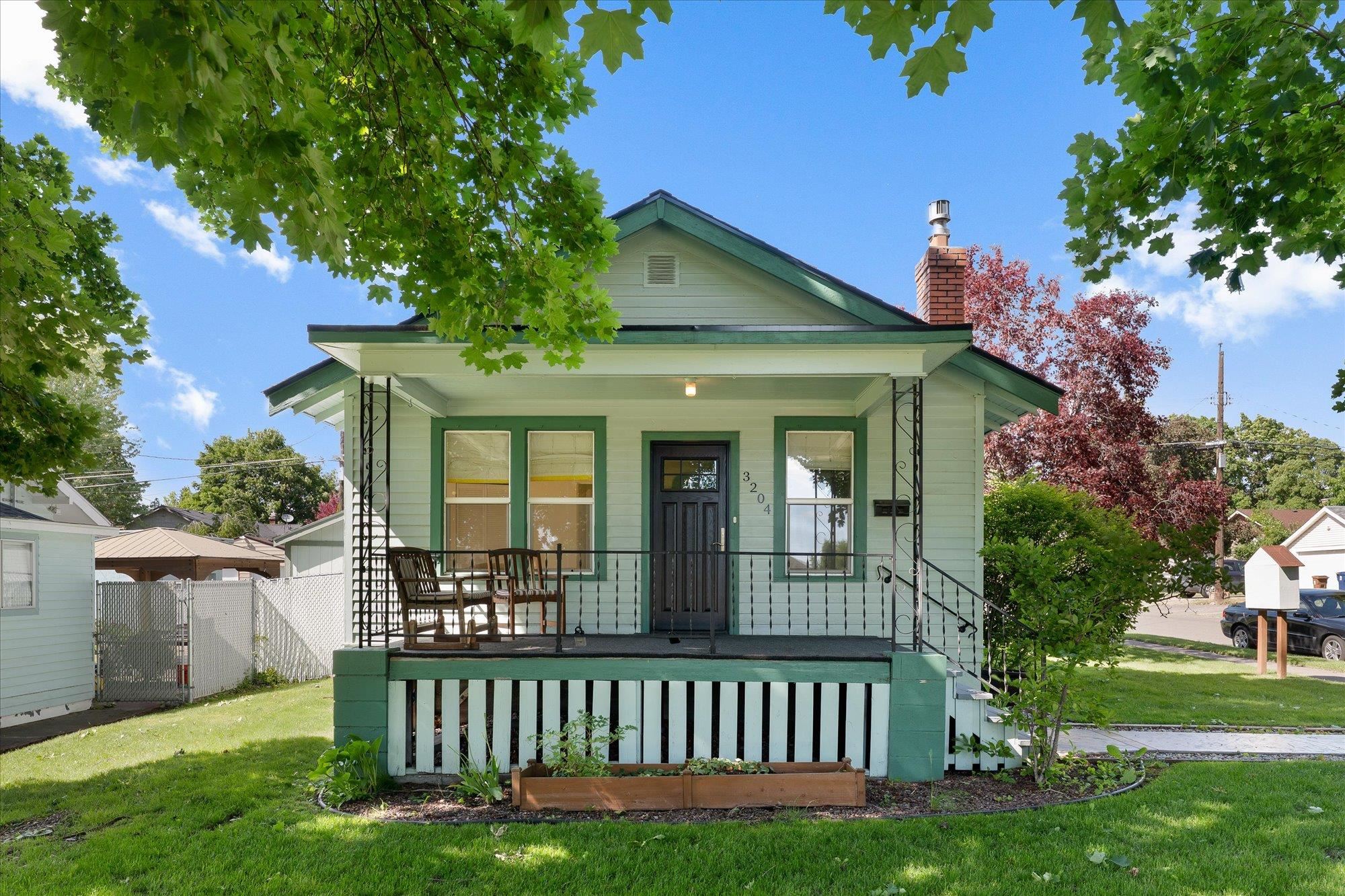 3204 W Fairview Ave - Photo 1