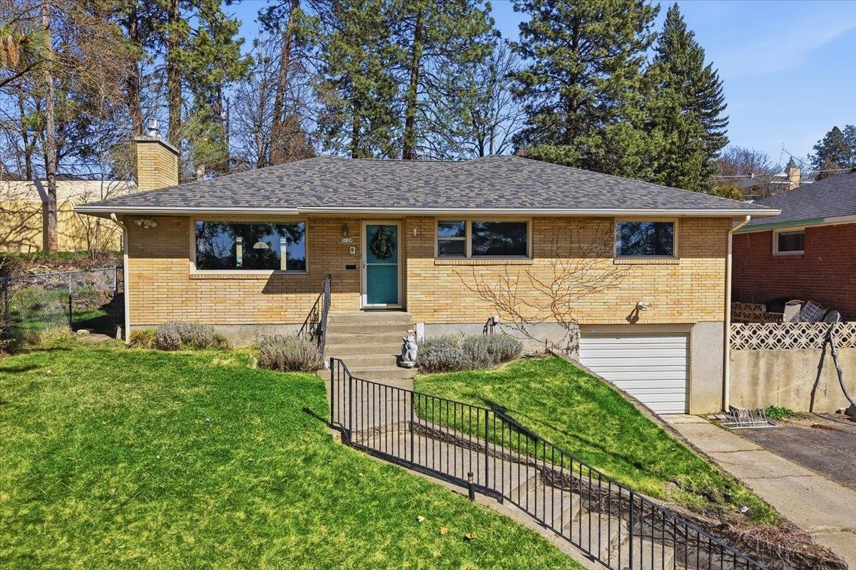5128 N Greenwood Blvd - Photo 1