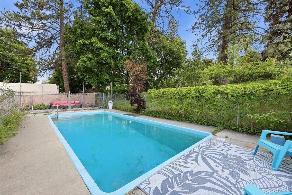 5128 N Greenwood Blvd - Photo 2