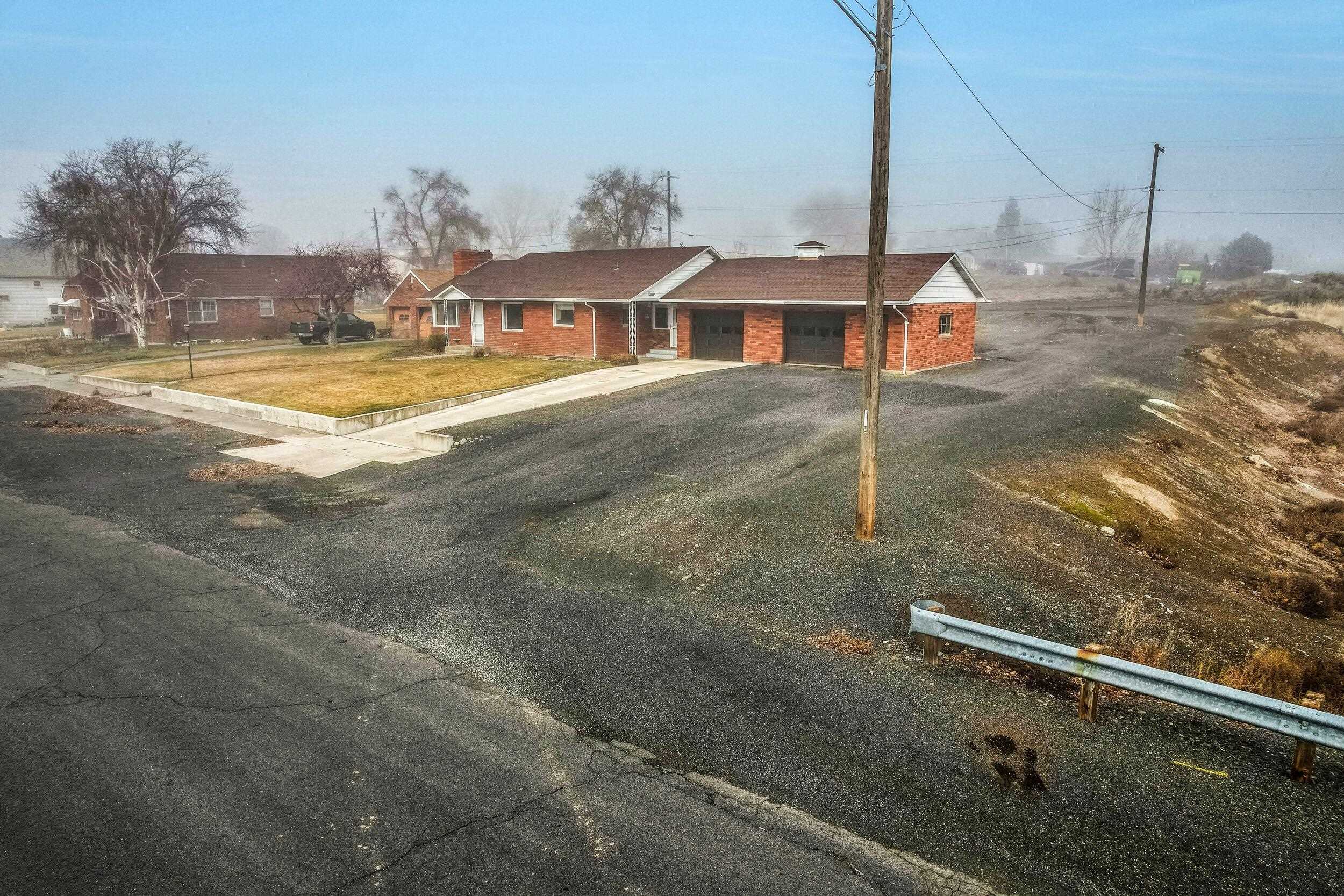 319 E 3rd Ave - Photo 3