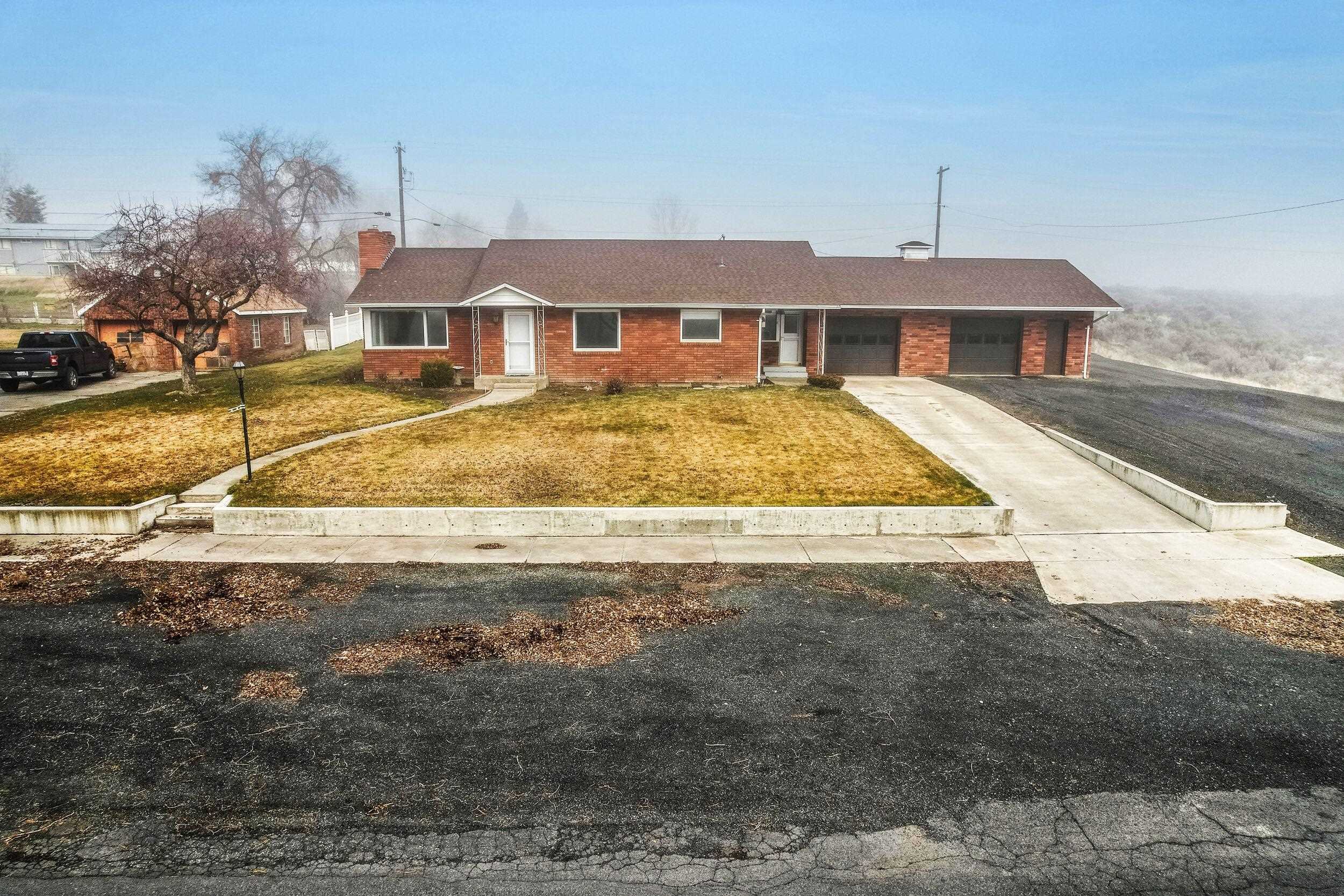 319 E 3rd Ave - Photo 2