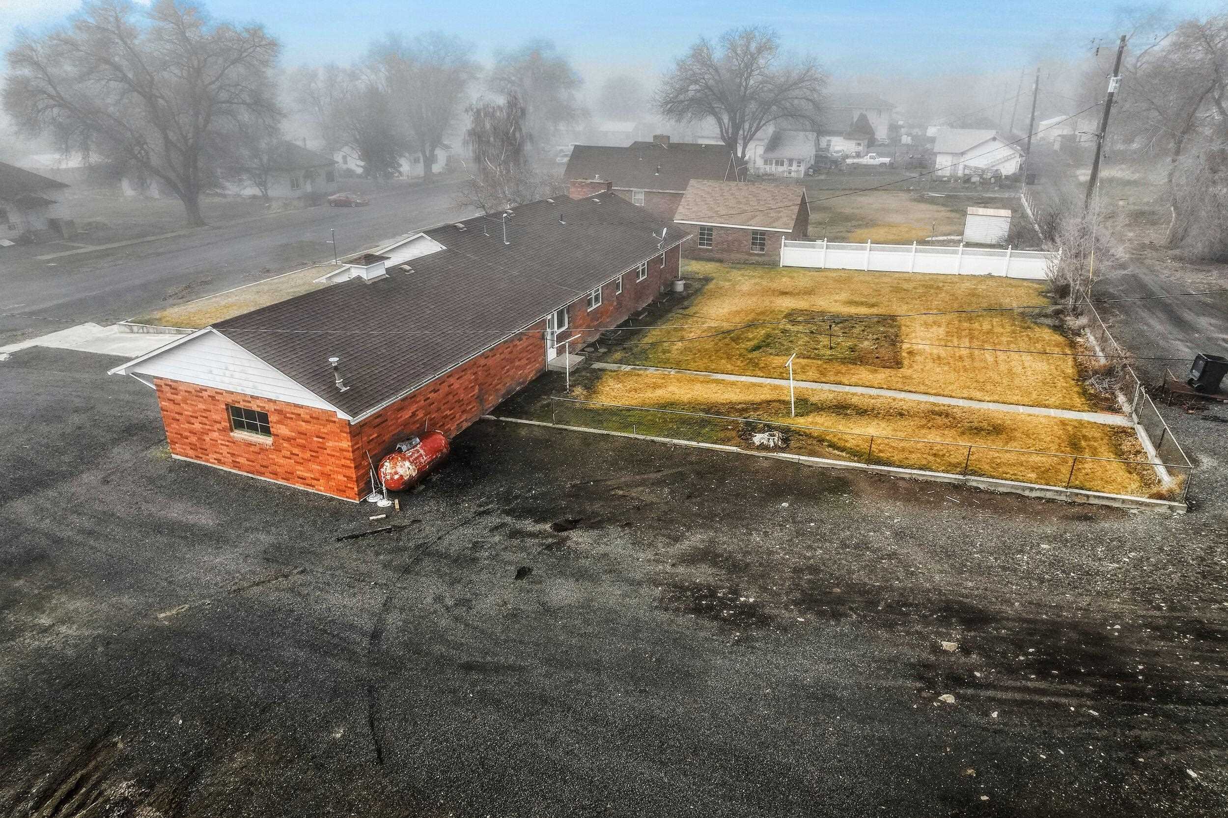 319 E 3rd Ave - Photo 4