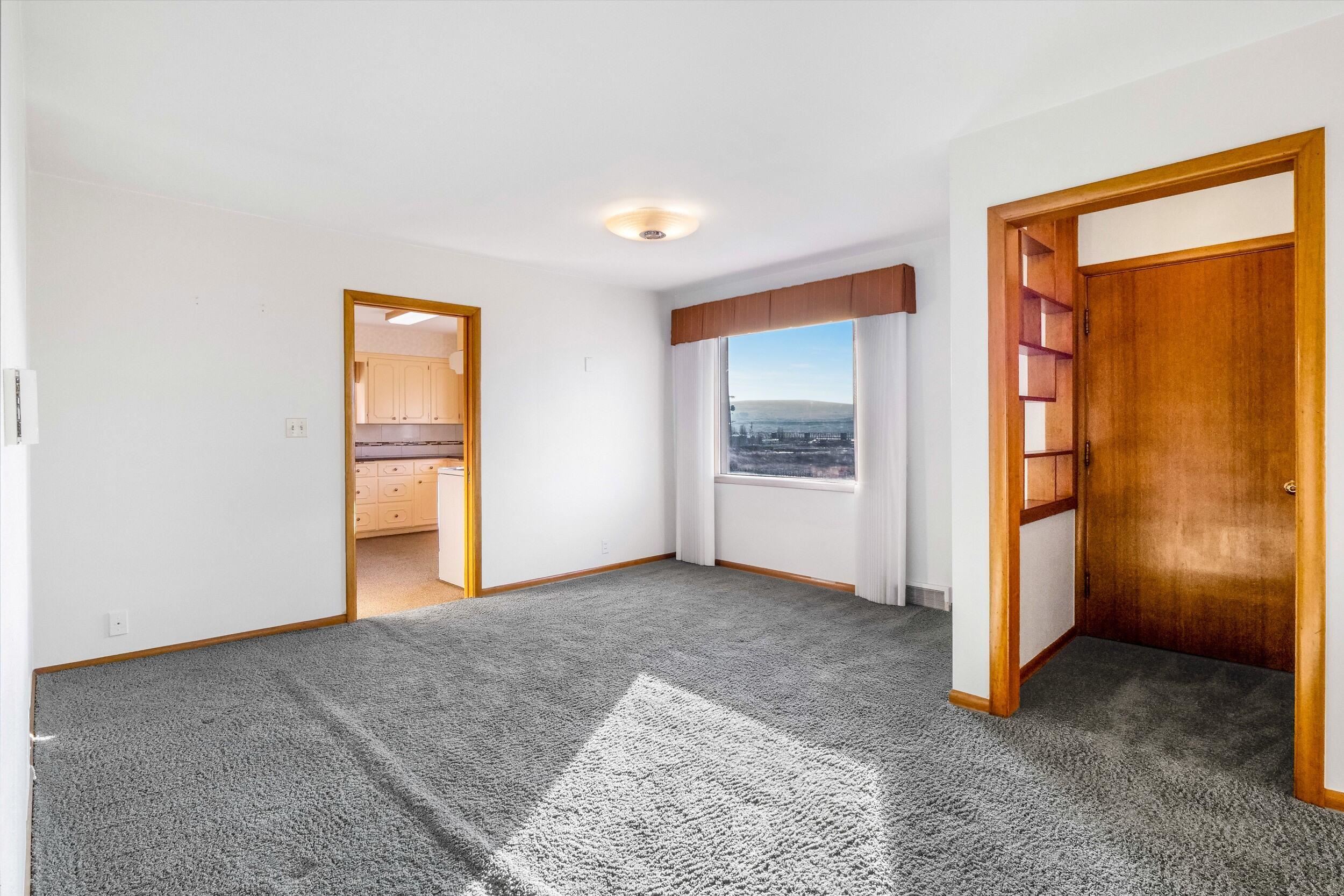 319 E 3rd Ave - Photo 10
