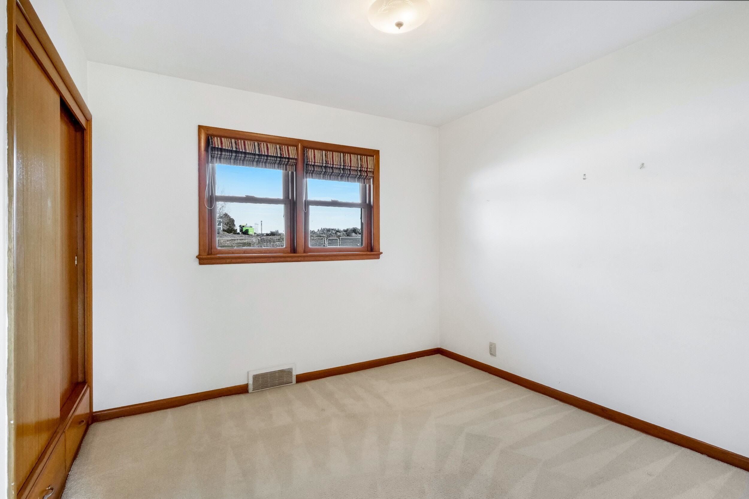 319 E 3rd Ave - Photo 17