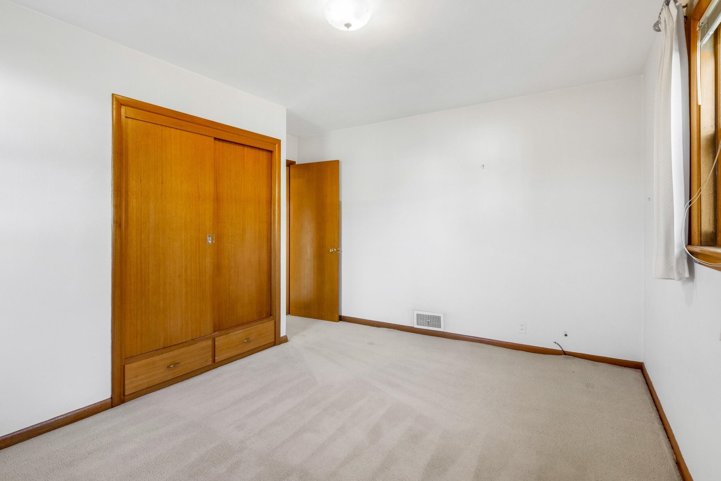 319 E 3rd Ave - Photo 16