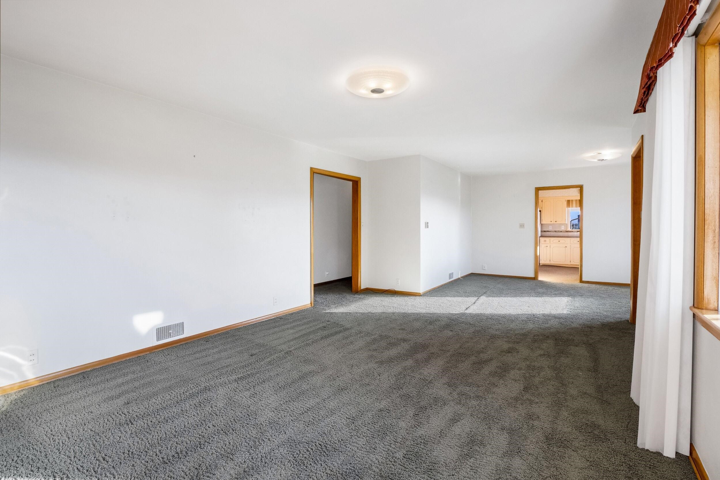 319 E 3rd Ave - Photo 13