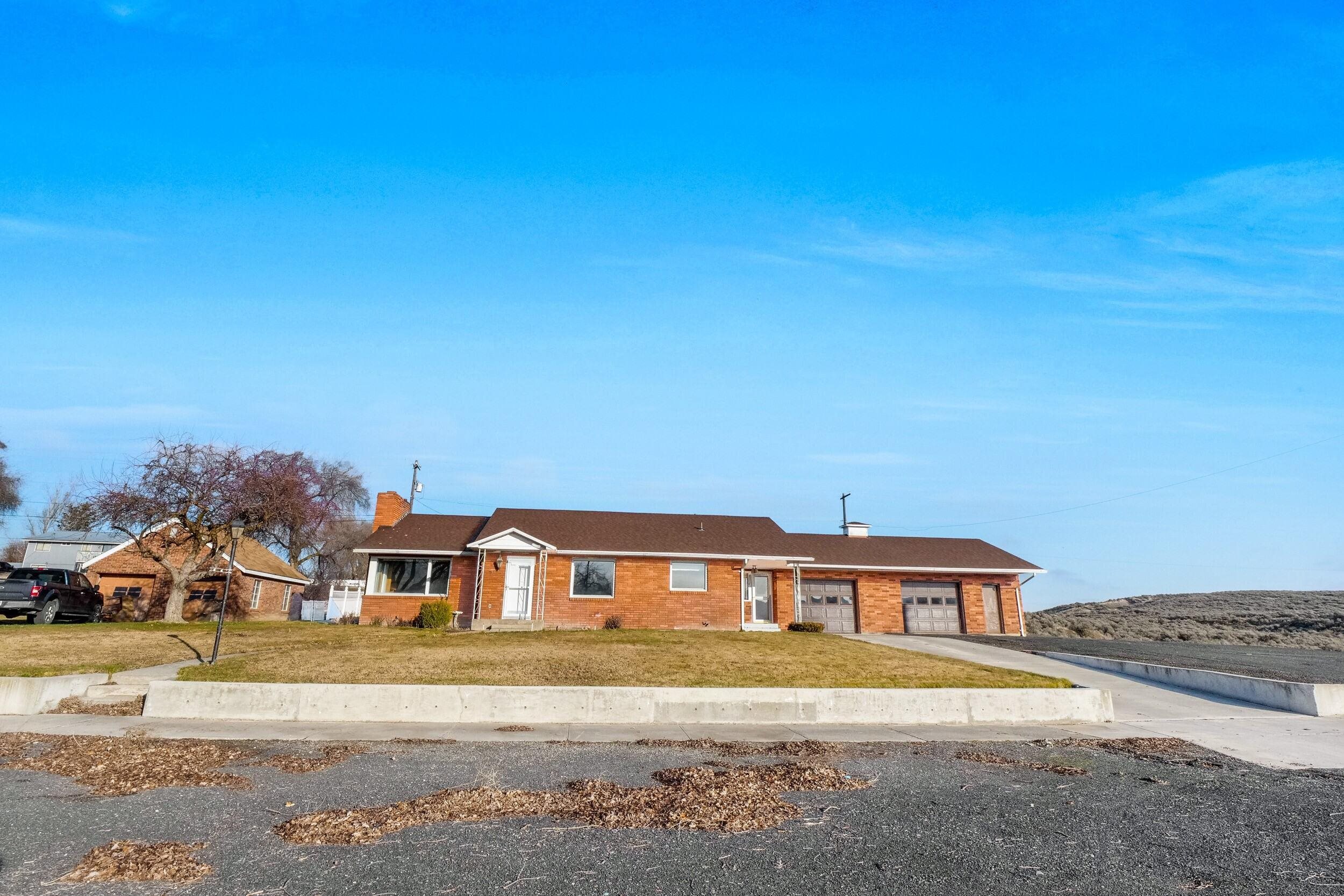 319 E 3rd Ave - Photo 5