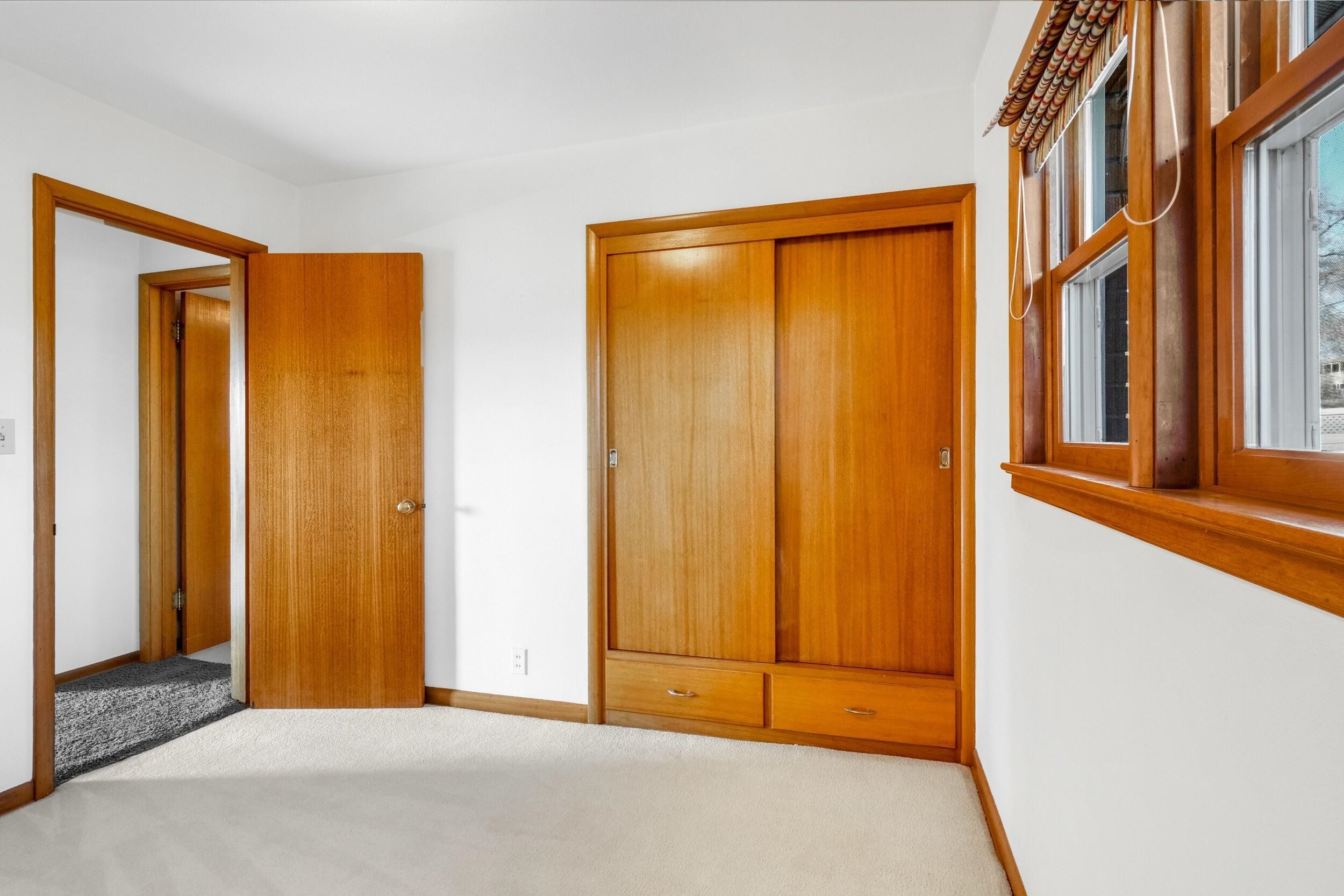 319 E 3rd Ave - Photo 18