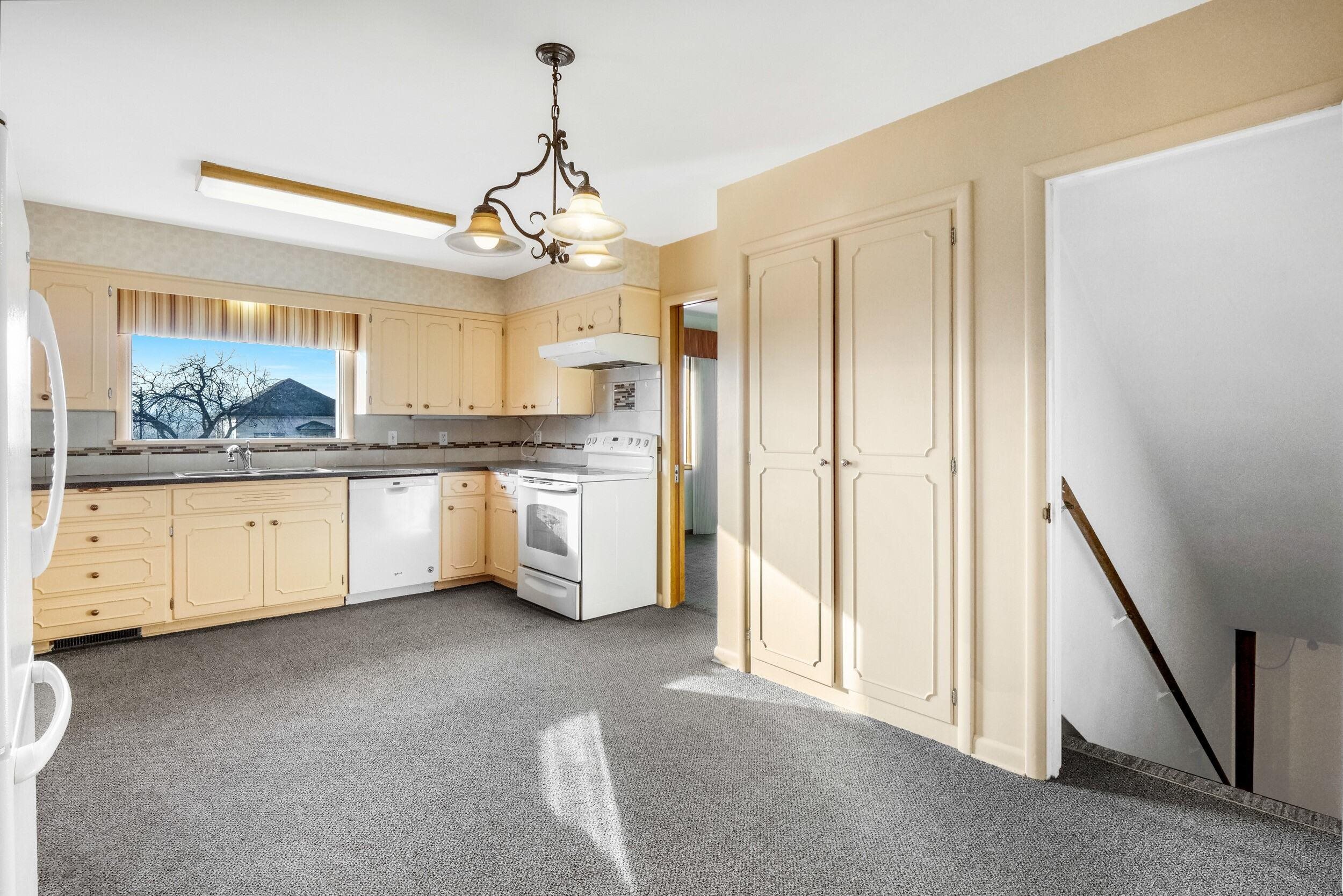 319 E 3rd Ave - Photo 27