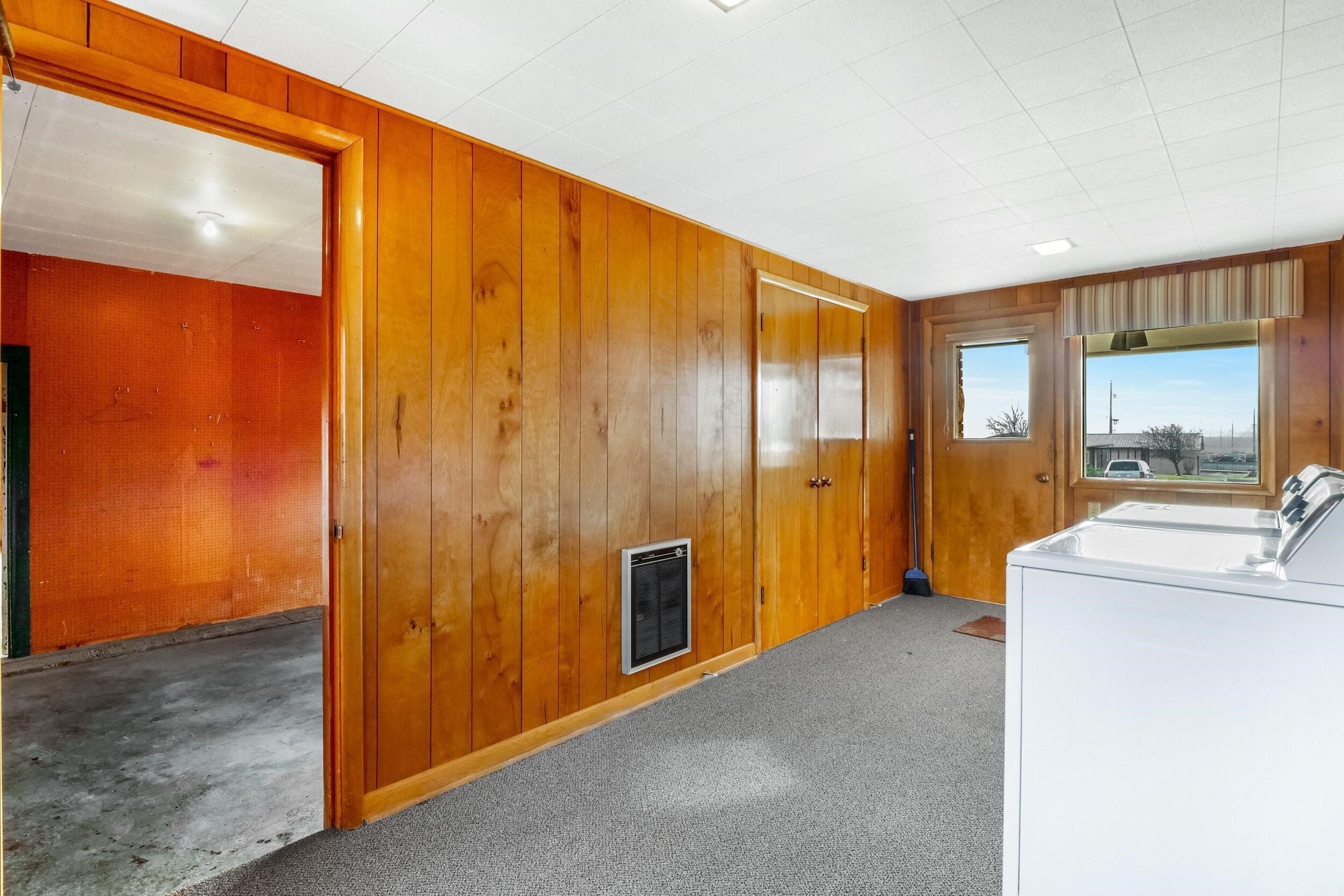 319 E 3rd Ave - Photo 31