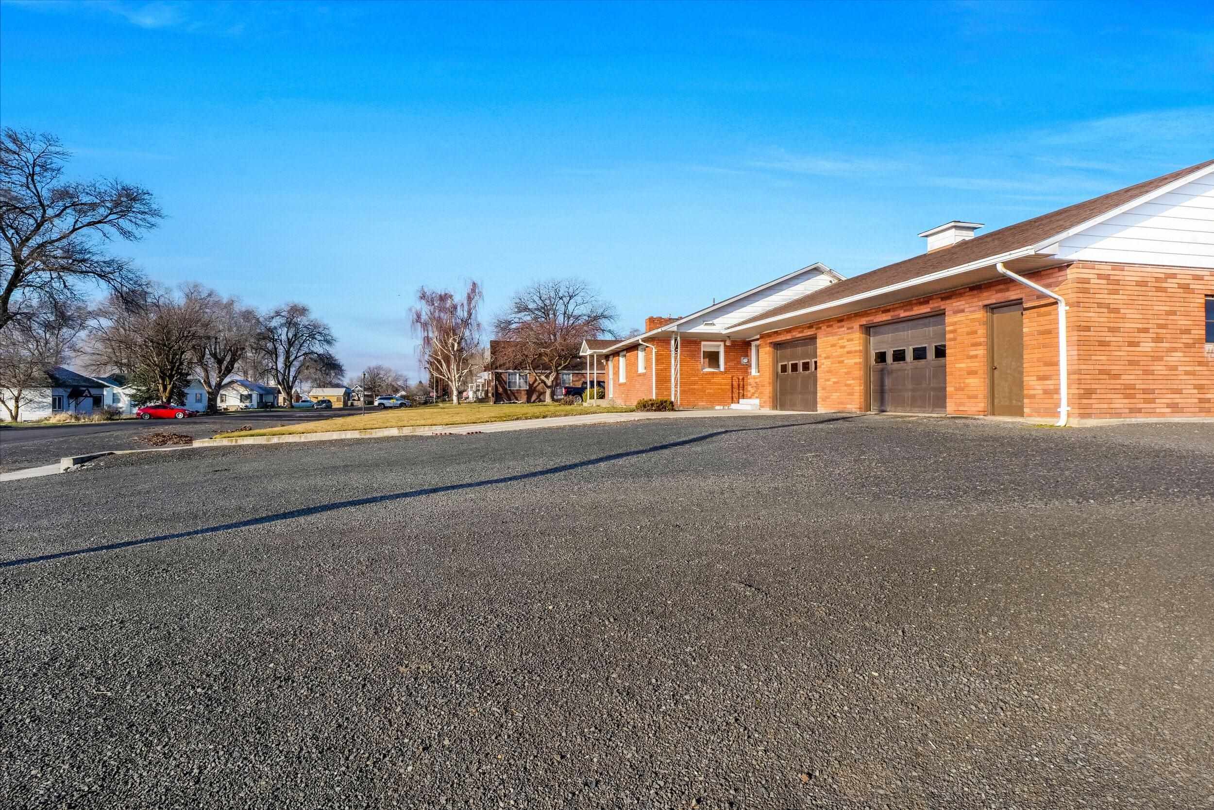 319 E 3rd Ave - Photo 8
