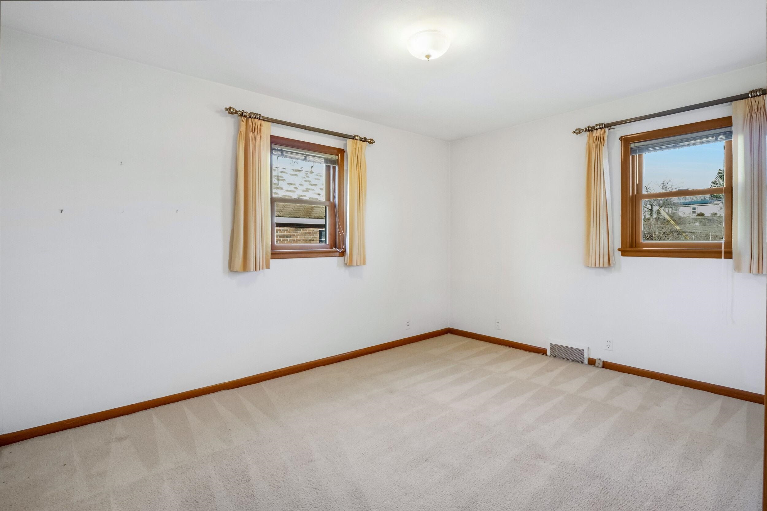 319 E 3rd Ave - Photo 15