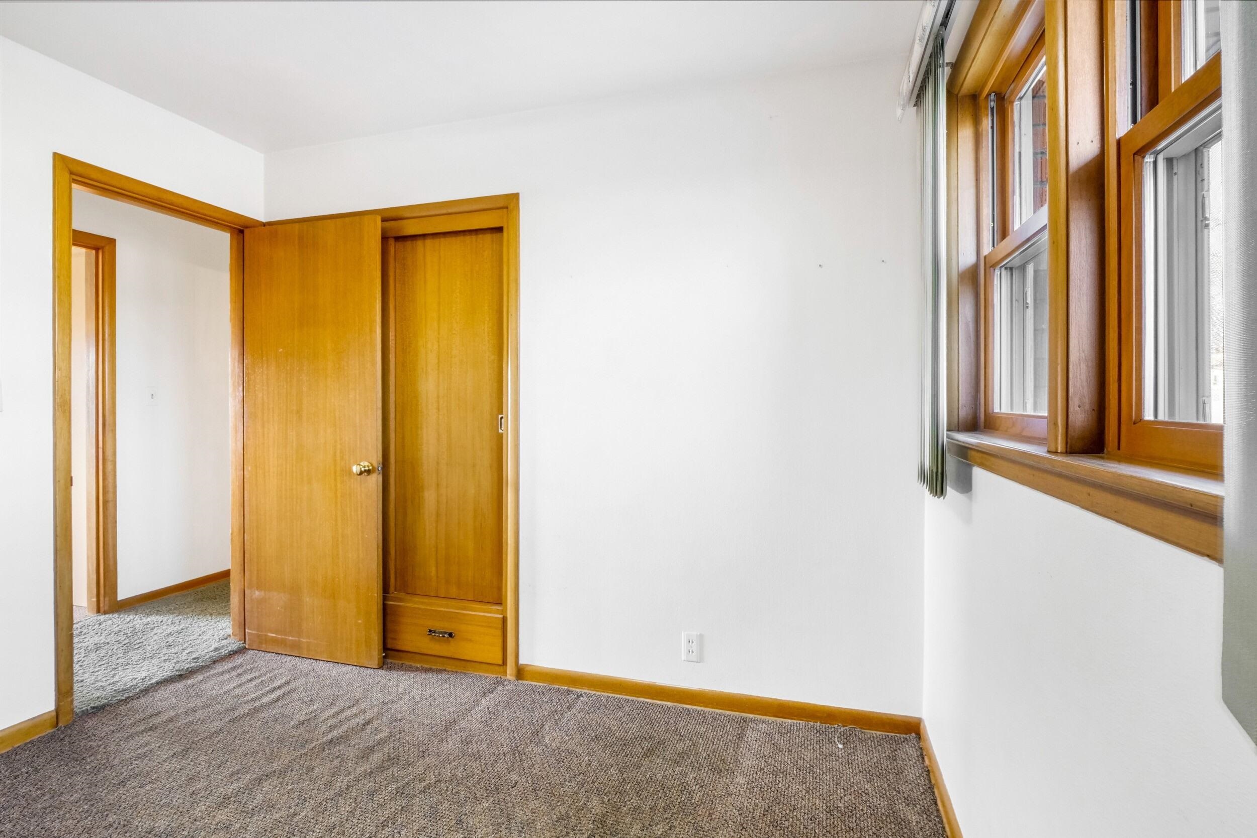 319 E 3rd Ave - Photo 23