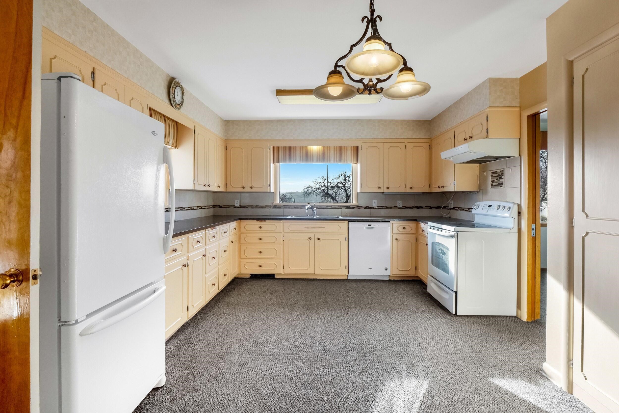 319 E 3rd Ave - Photo 26
