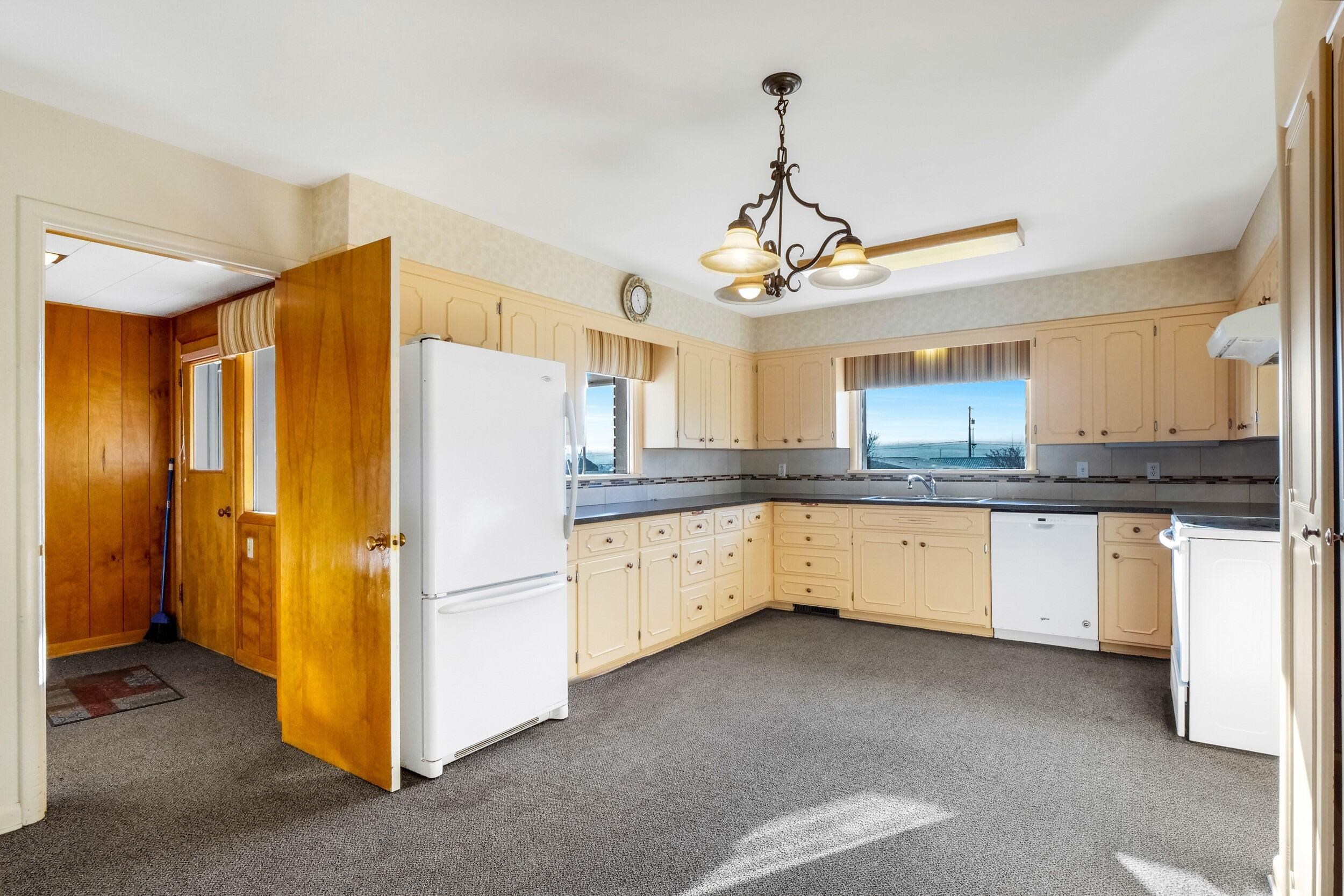 319 E 3rd Ave - Photo 24