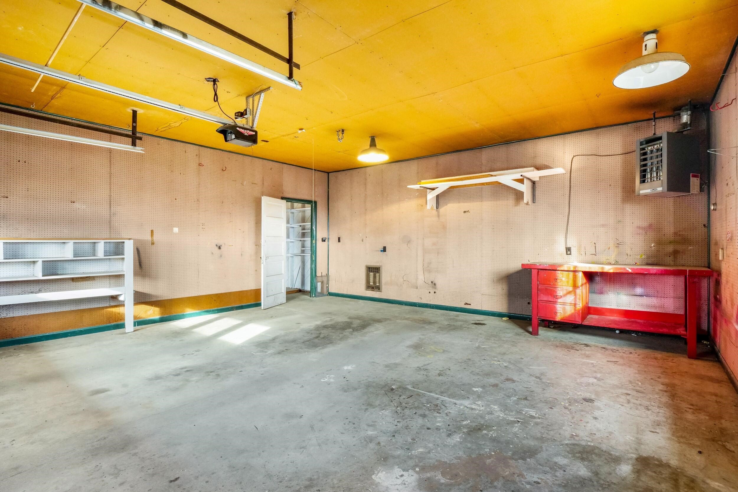 319 E 3rd Ave - Photo 36