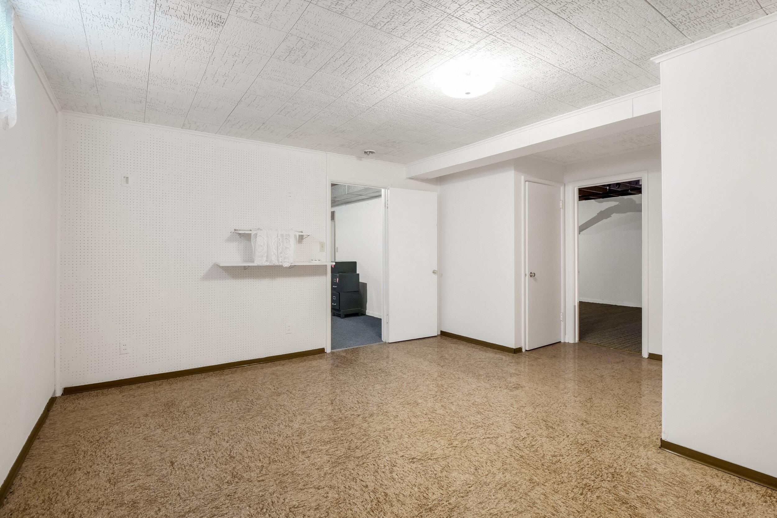 319 E 3rd Ave - Photo 44