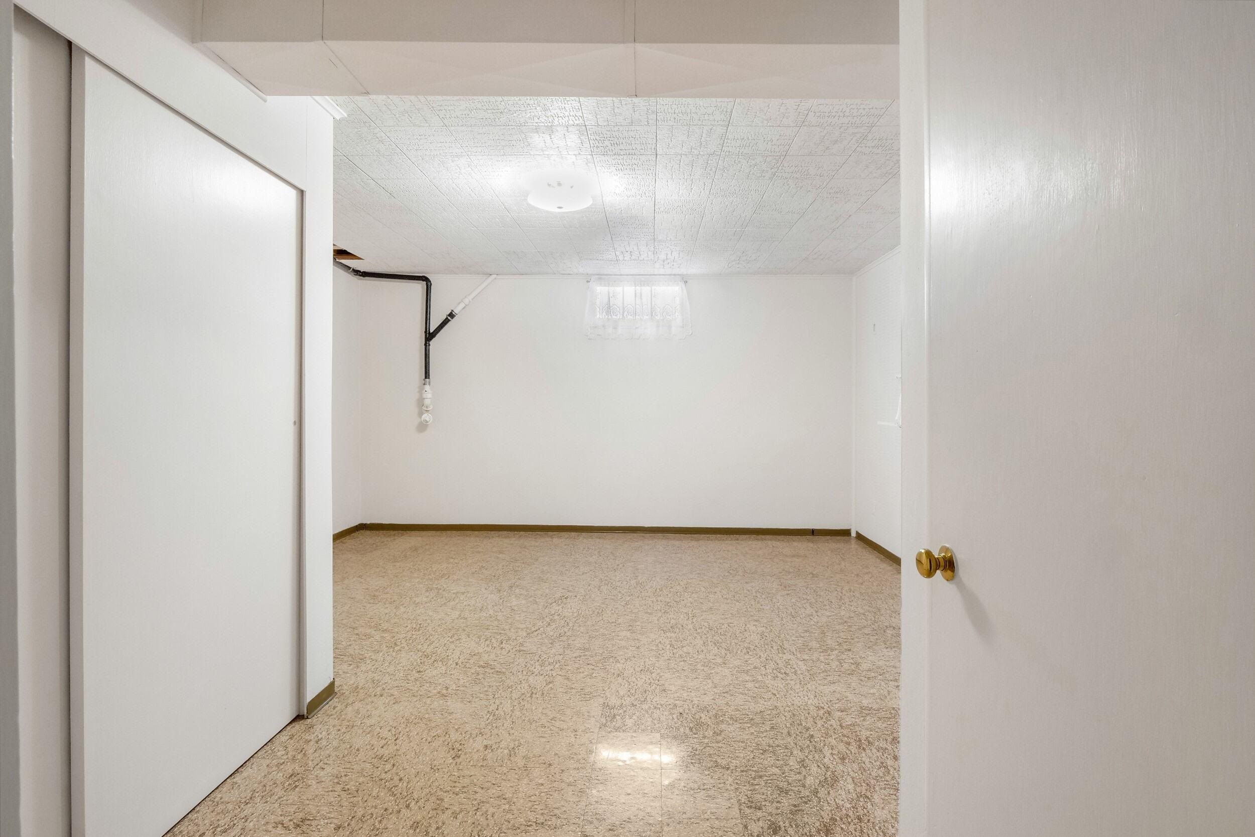 319 E 3rd Ave - Photo 45
