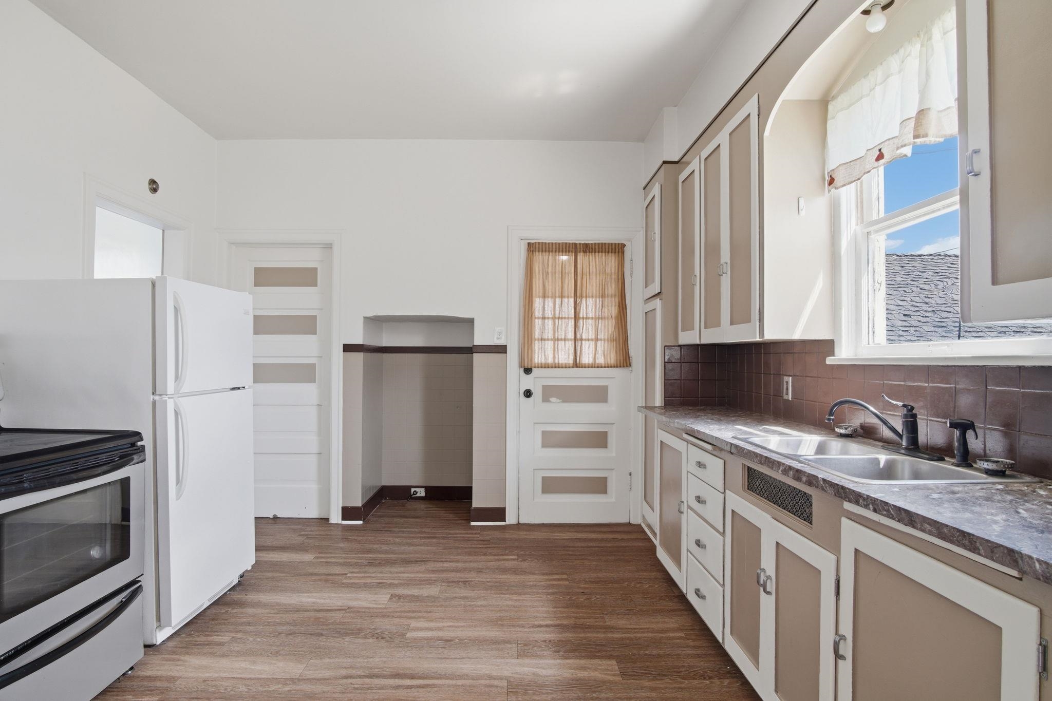 1017 W Fairview Ave - Photo 3