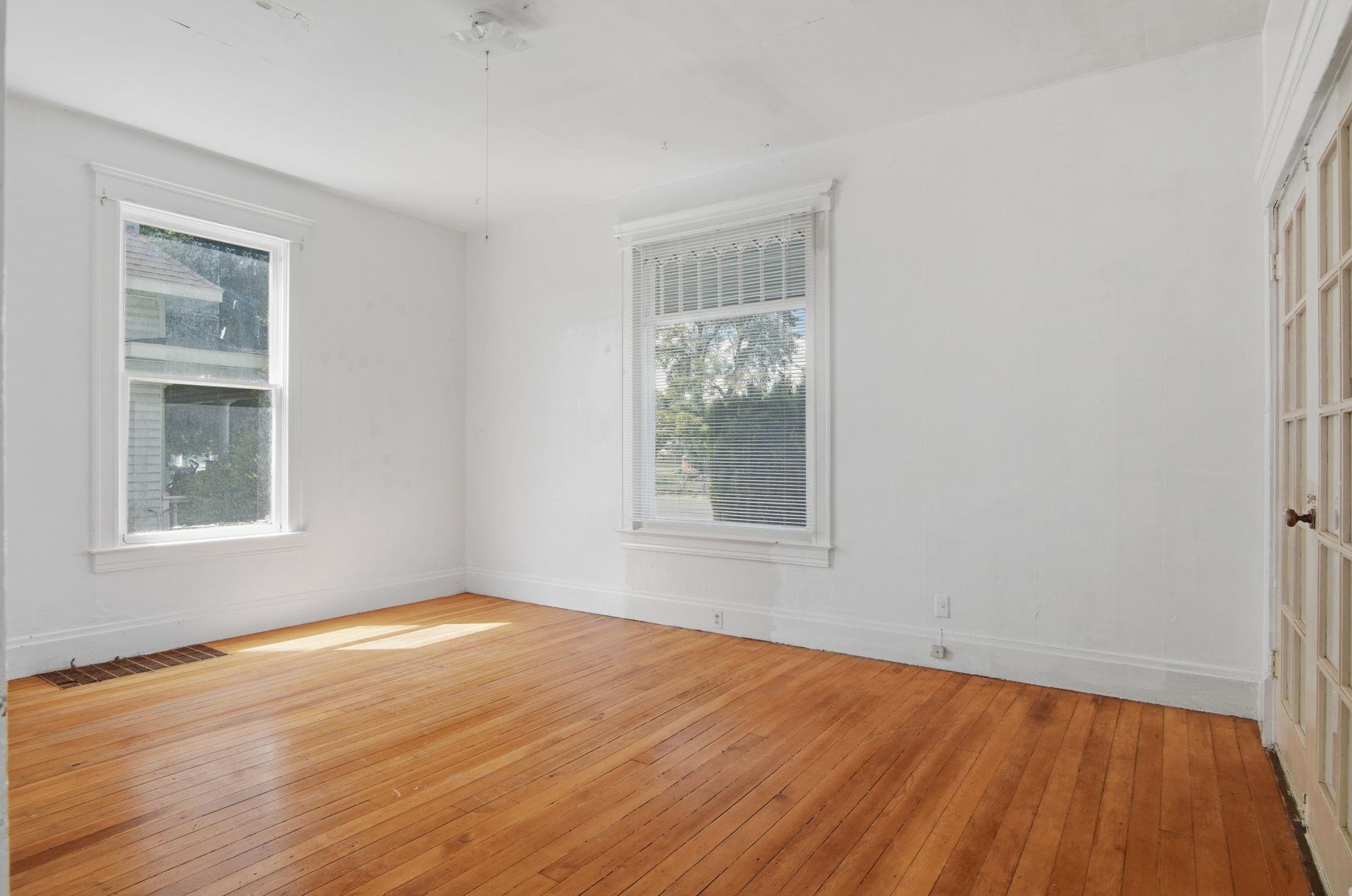 1017 W Fairview Ave - Photo 8