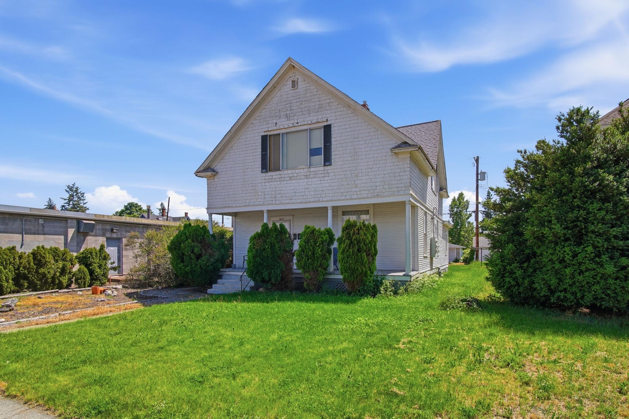 1017 W Fairview Ave - Photo 1