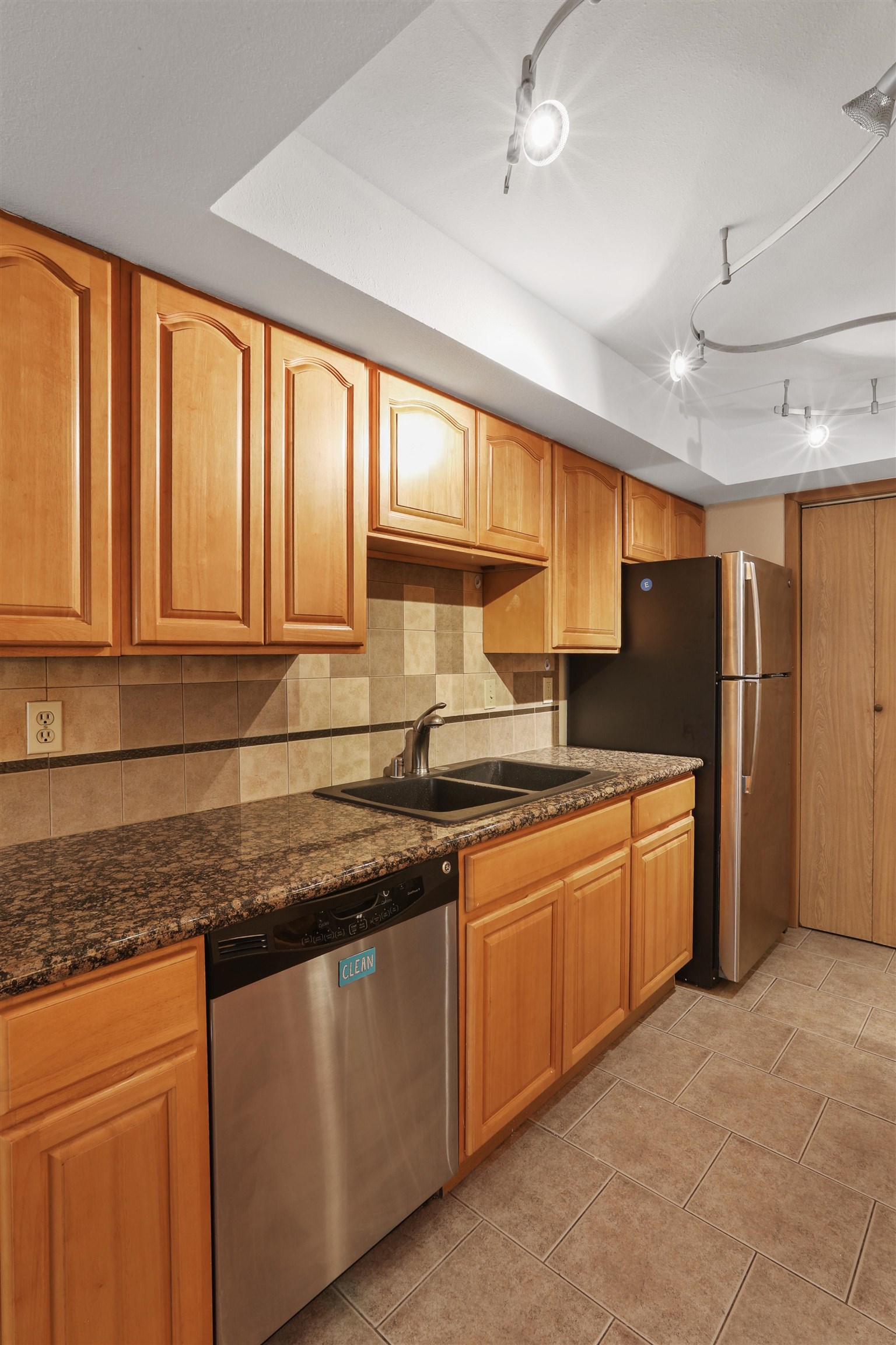 1711 W 7th Ave - Photo 10