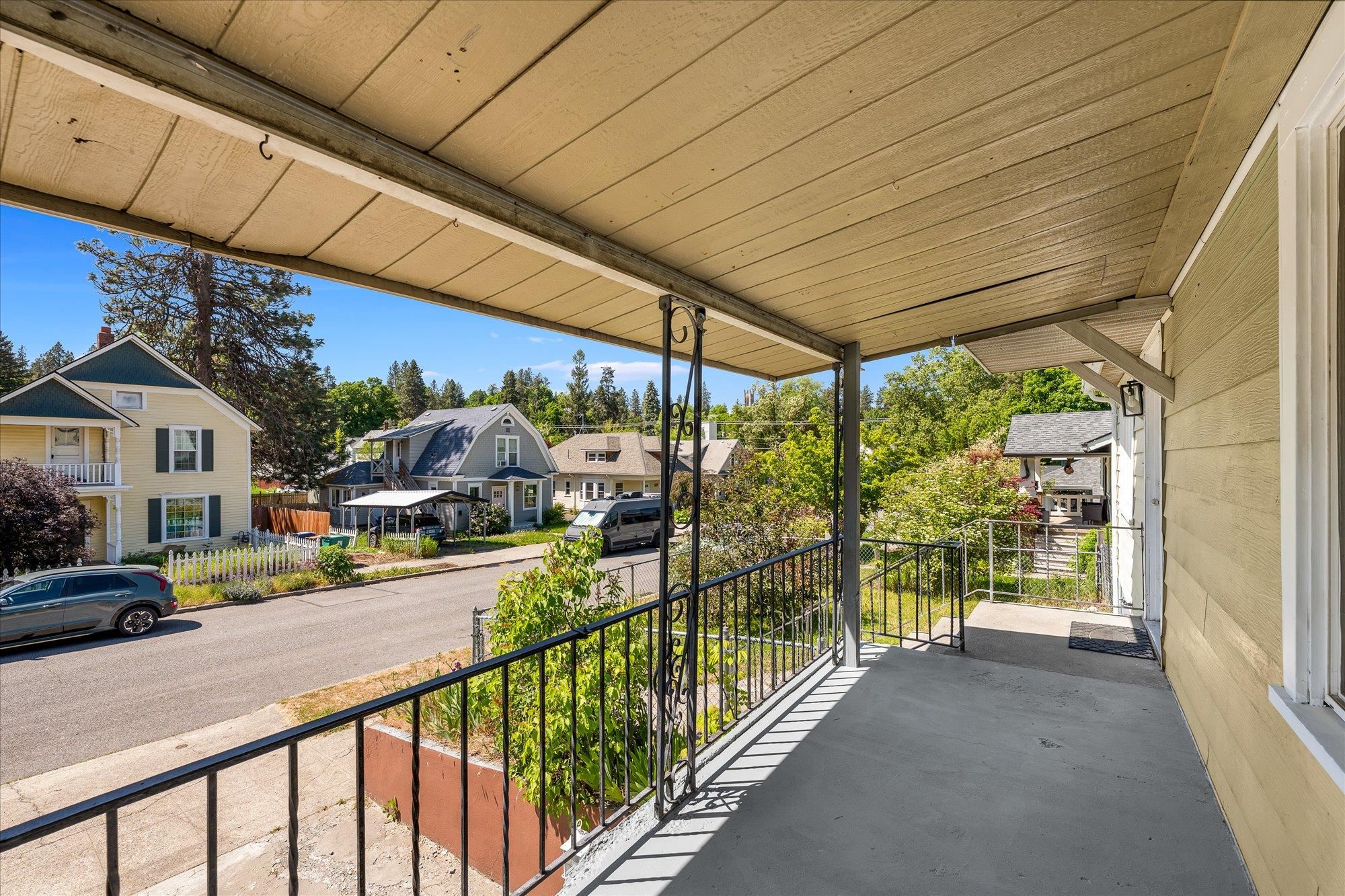 527 E 8th Ave - Photo 3