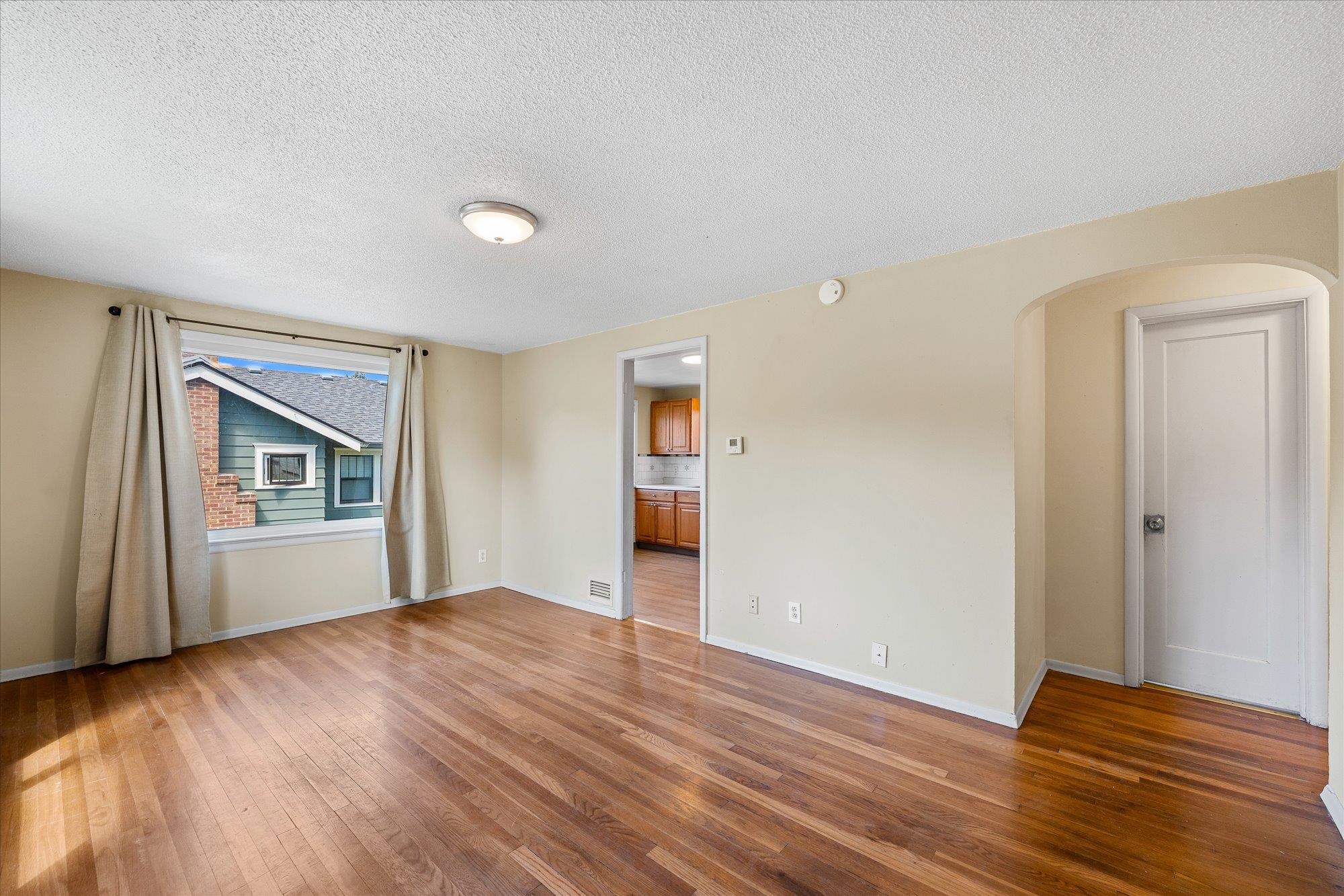 527 E 8th Ave - Photo 6