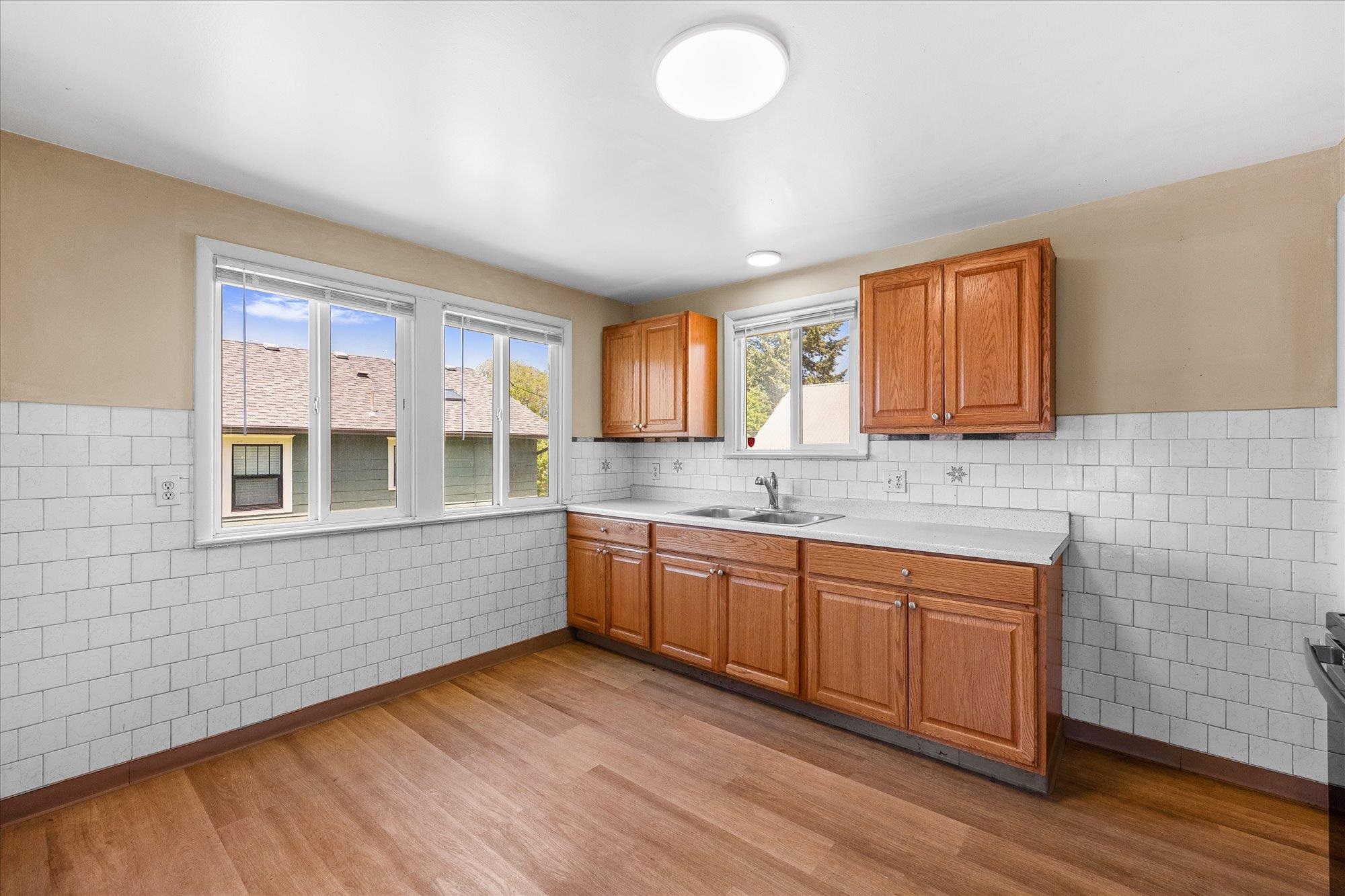 527 E 8th Ave - Photo 7