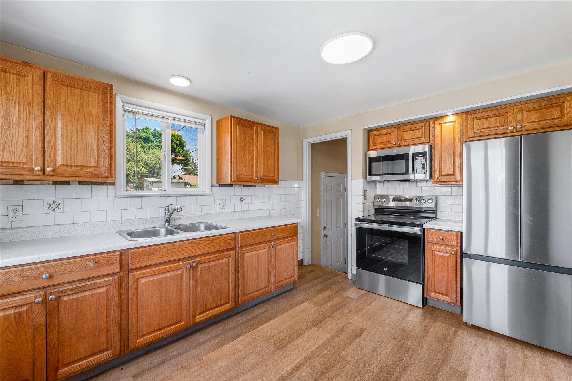 527 E 8th Ave - Photo 8