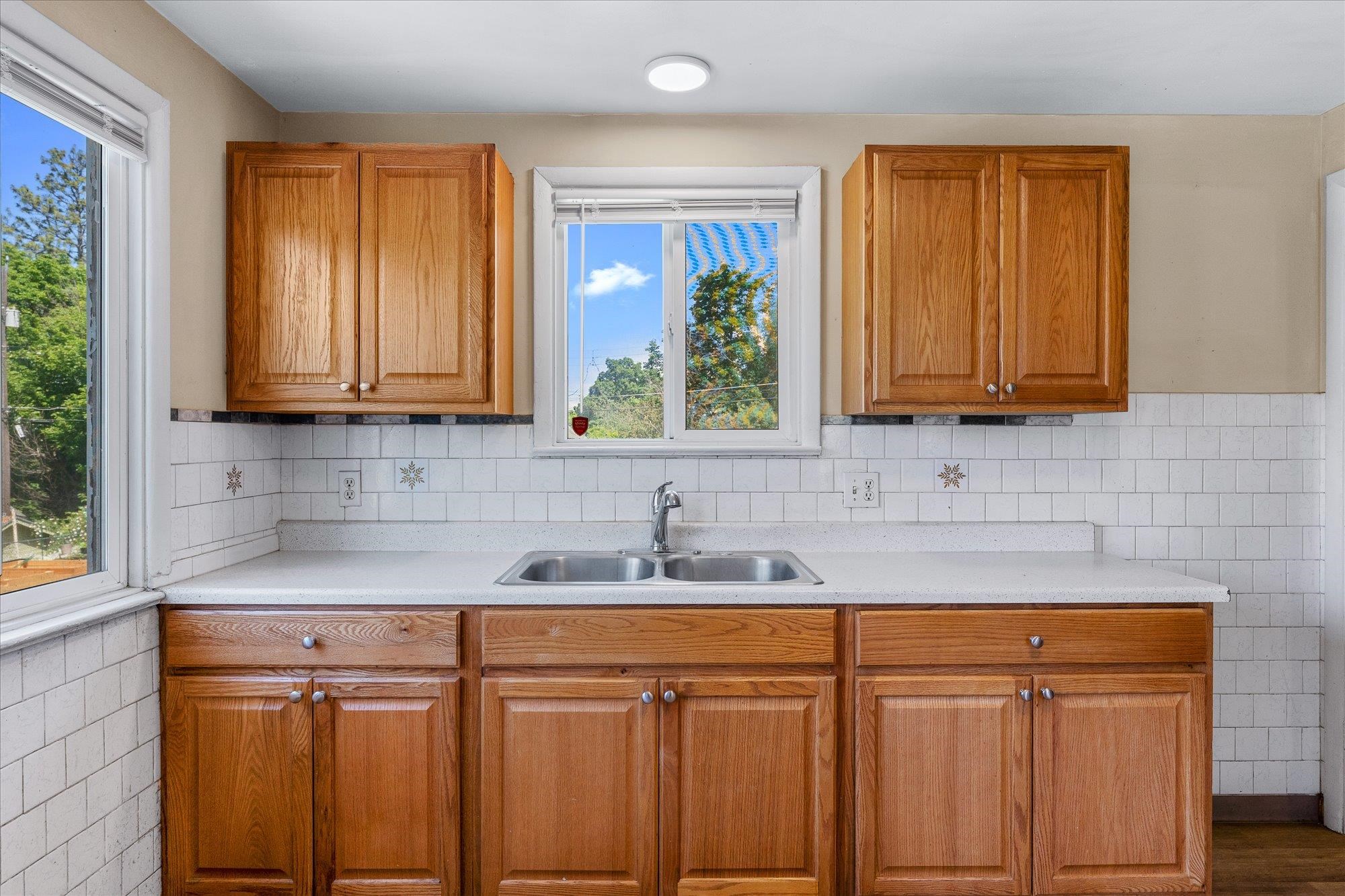 527 E 8th Ave - Photo 10